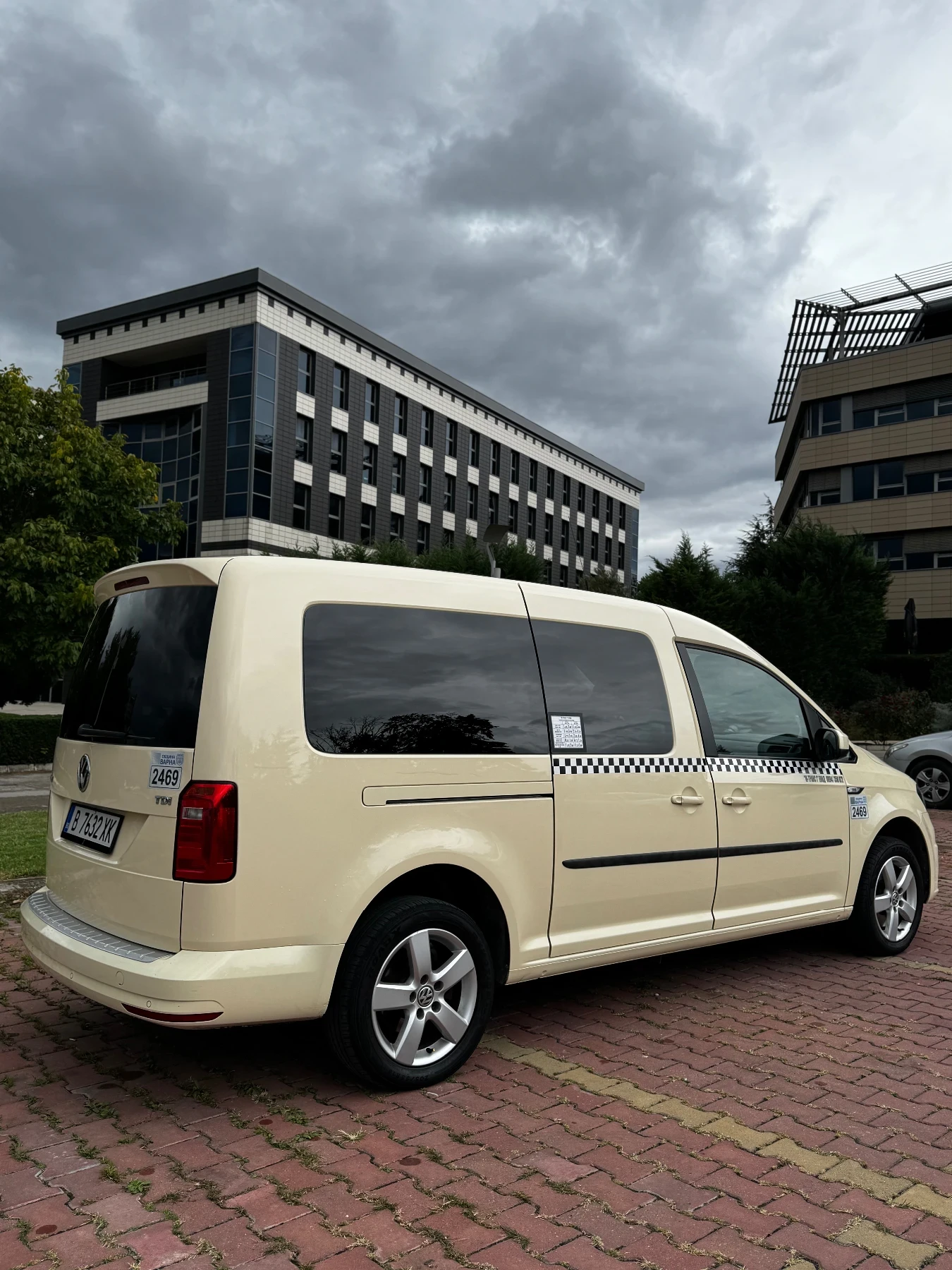VW Caddy 7 места, снимка 7 - Автомобили и джипове - 56254616