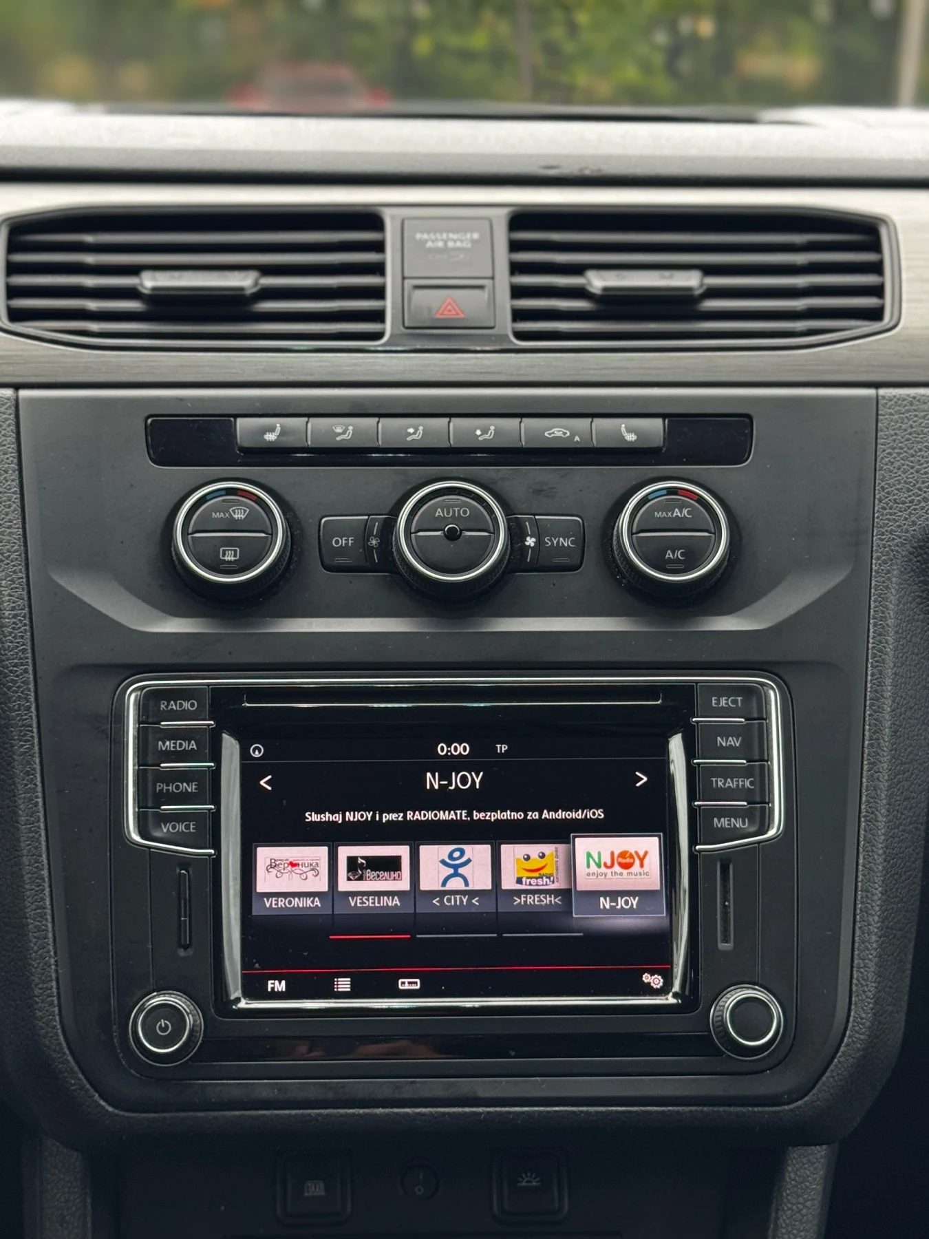 VW Caddy 7 места, снимка 12 - Автомобили и джипове - 56254616