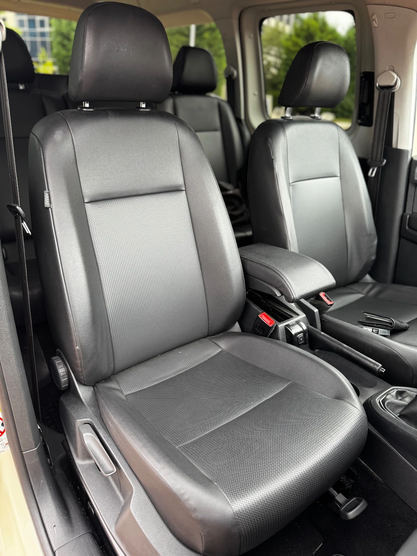 VW Caddy 7 места, снимка 13 - Автомобили и джипове - 56254616