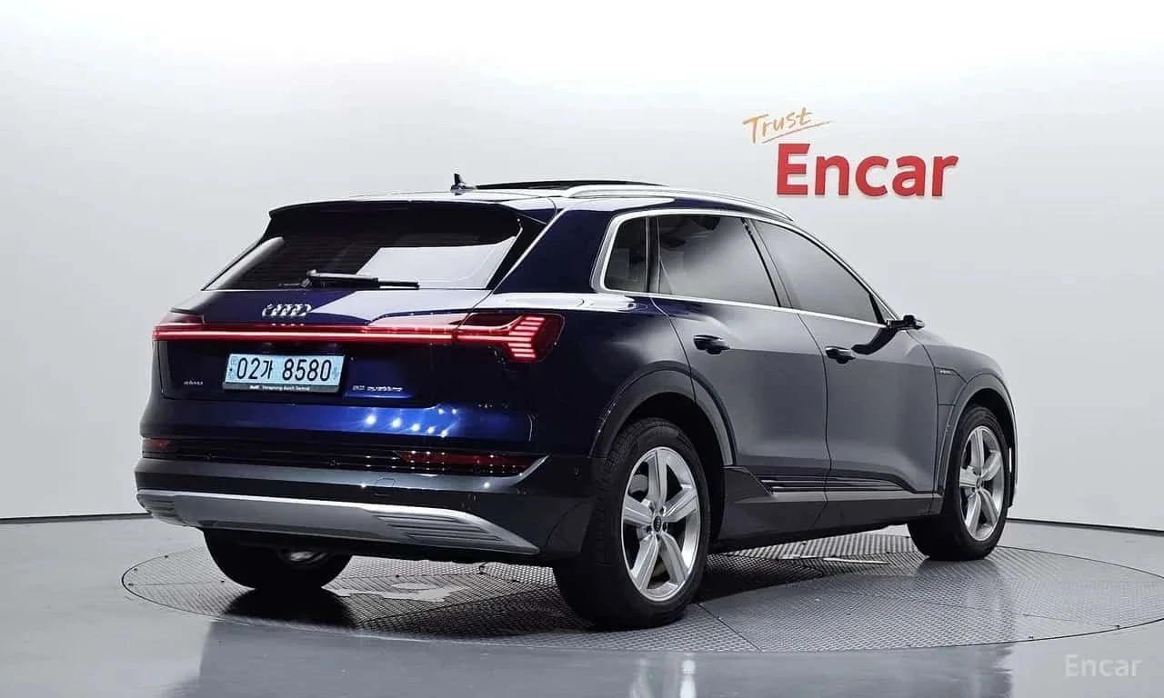 Audi E-Tron, снимка 2 - Автомобили и джипове - 56740017