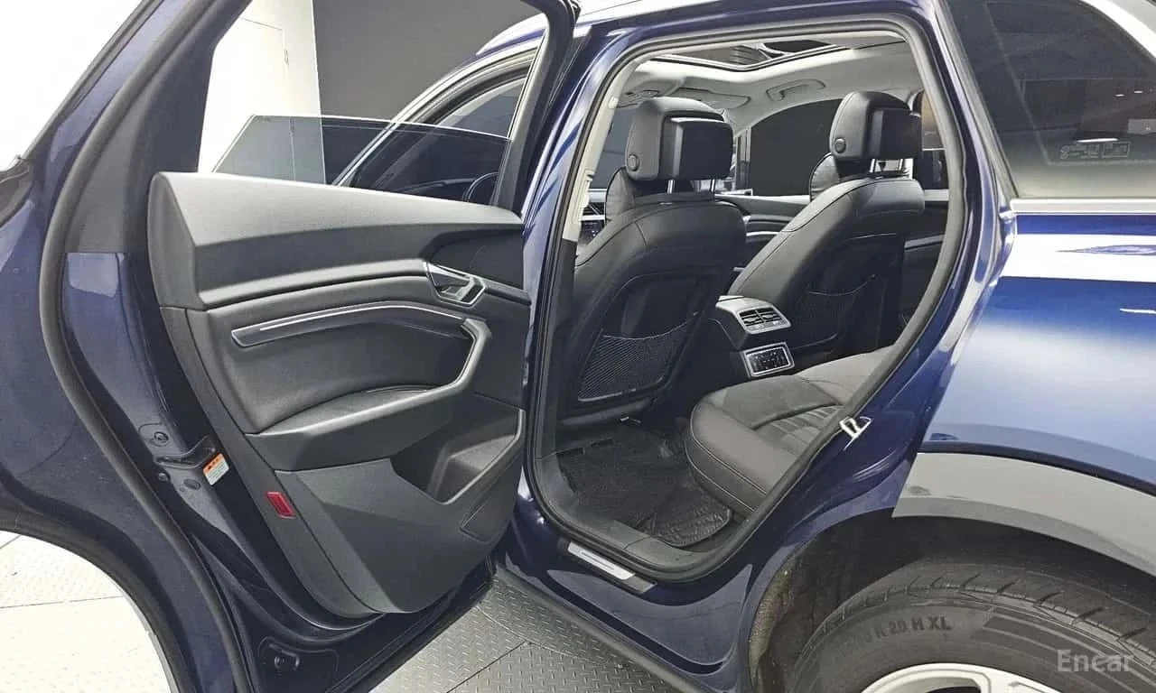 Audi E-Tron, снимка 12 - Автомобили и джипове - 56740017