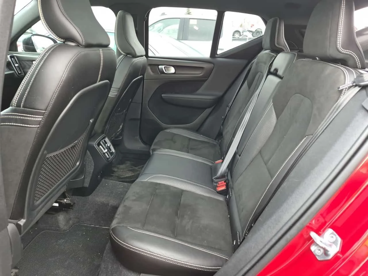 Volvo XC40 * R DESIGN * CARFAX * 2 КЛЮЧА * ПАНОРАМА * ПОДГРЕВ, снимка 12 - Автомобили и джипове - 54068874