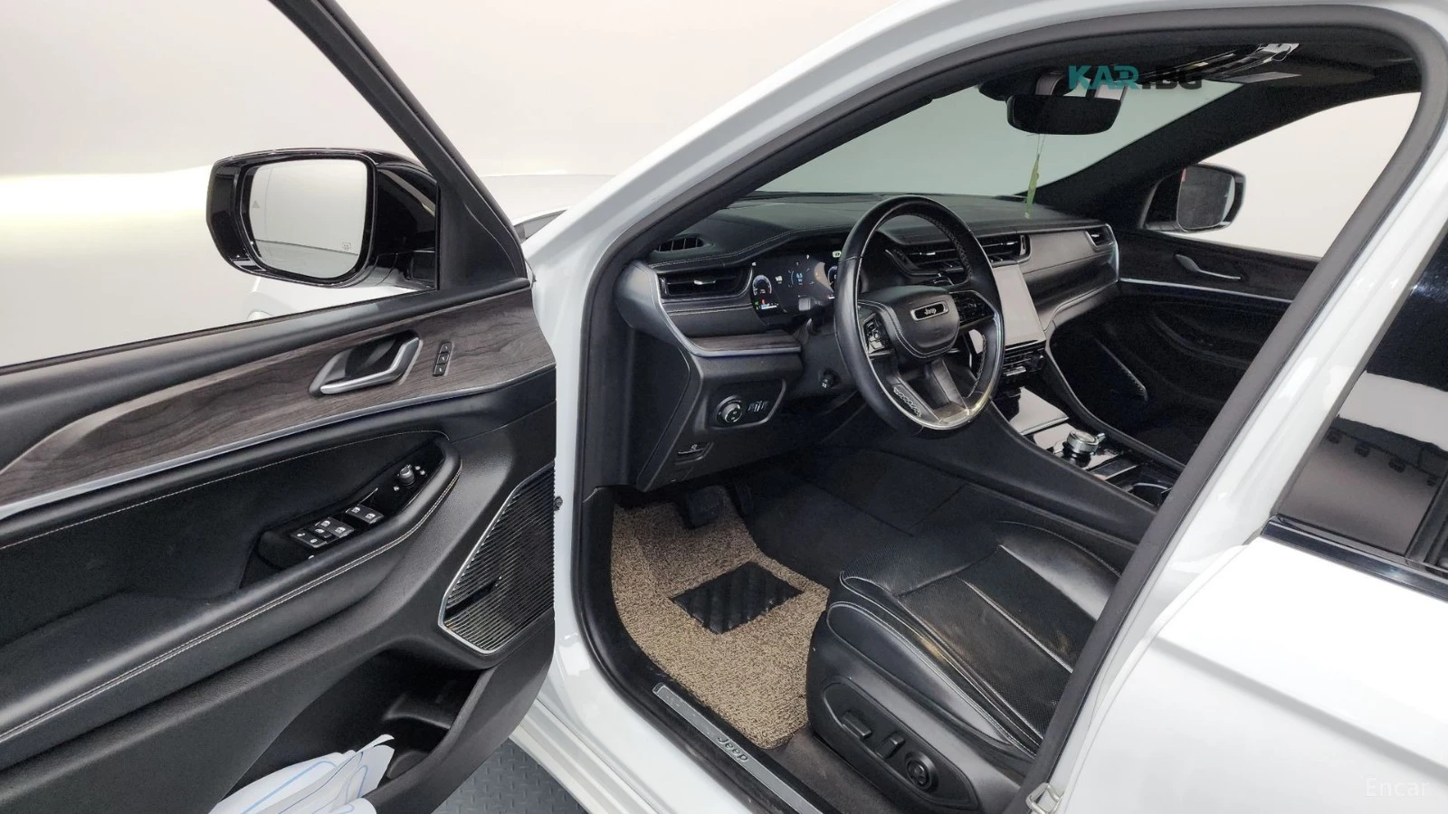 Jeep Grand cherokee OVERLAND* 3.6* V6* ОБДУХВАНЕ* 360* КАМЕРИ* ПОДГРЕВ, снимка 8 - Автомобили и джипове - 54868757