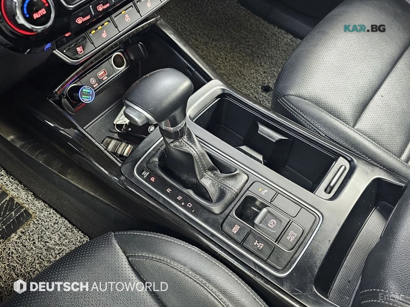 Kia Sorento NOBLESSE* 4WD* КОЖА* ПАНО* ПОДГРЕВ* ОБДУХВ* НАВИ, снимка 9 - Автомобили и джипове - 55085674