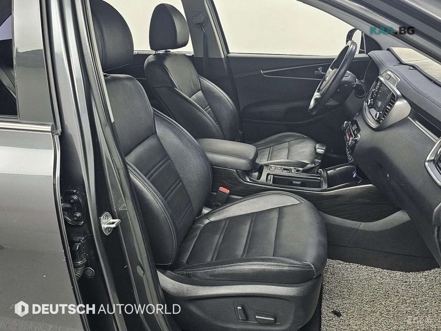 Kia Sorento NOBLESSE* 4WD* КОЖА* ПАНО* ПОДГРЕВ* ОБДУХВ* НАВИ, снимка 10 - Автомобили и джипове - 55085674