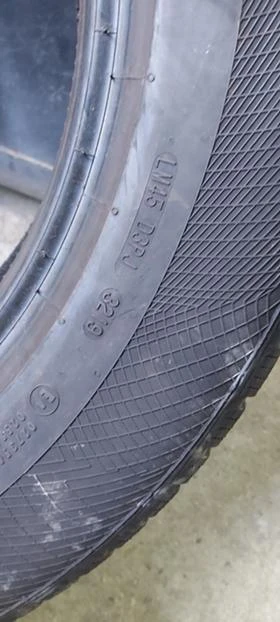 Гуми Зимни 235/60R18, снимка 8