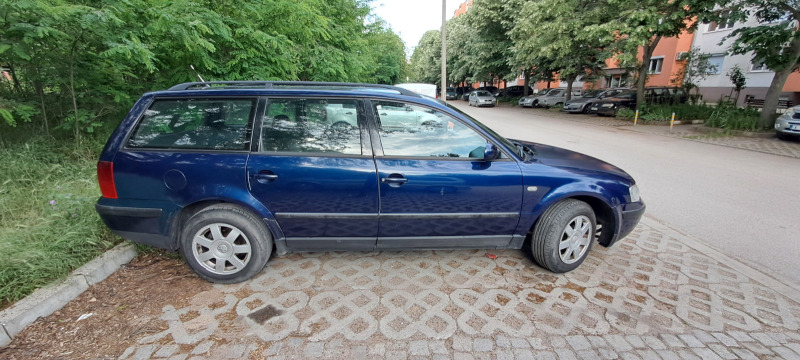 VW Passat, снимка 5 - Автомобили и джипове - 45733742