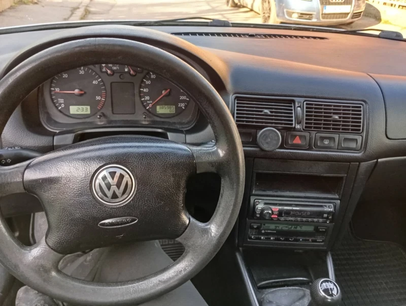 VW Golf 1.9TDI 90кс ТОП състояние , снимка 10 - Автомобили и джипове - 48118567