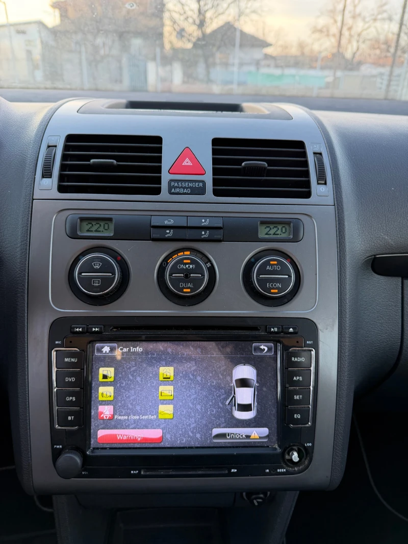 VW Touran 1.9 TDI, снимка 7 - Автомобили и джипове - 53197970