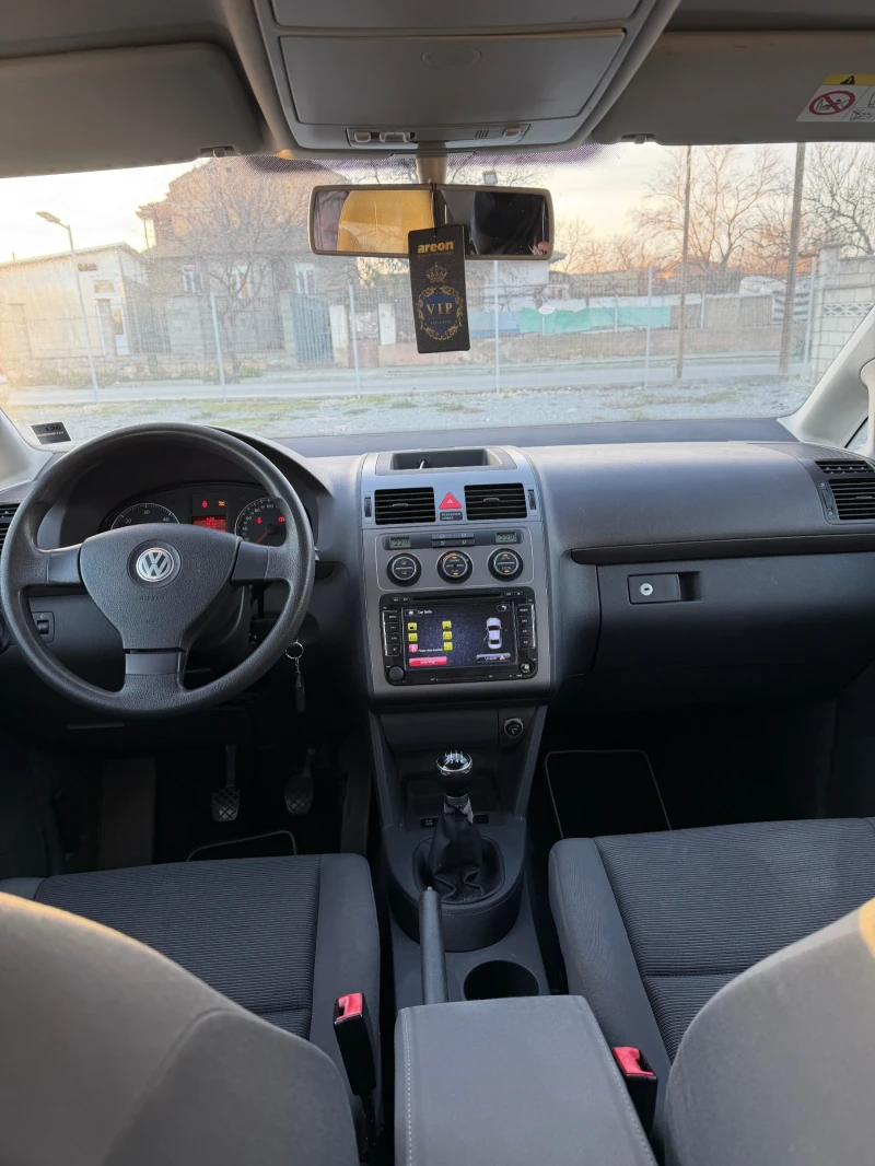 VW Touran 1.9 TDI, снимка 5 - Автомобили и джипове - 53197970