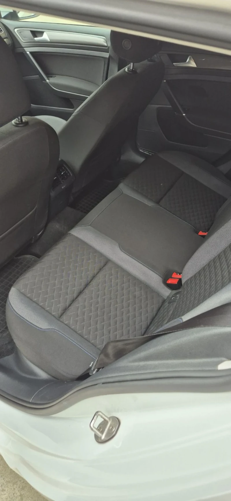 VW Golf 1.6 TDI 116, снимка 14 - Автомобили и джипове - 53408994