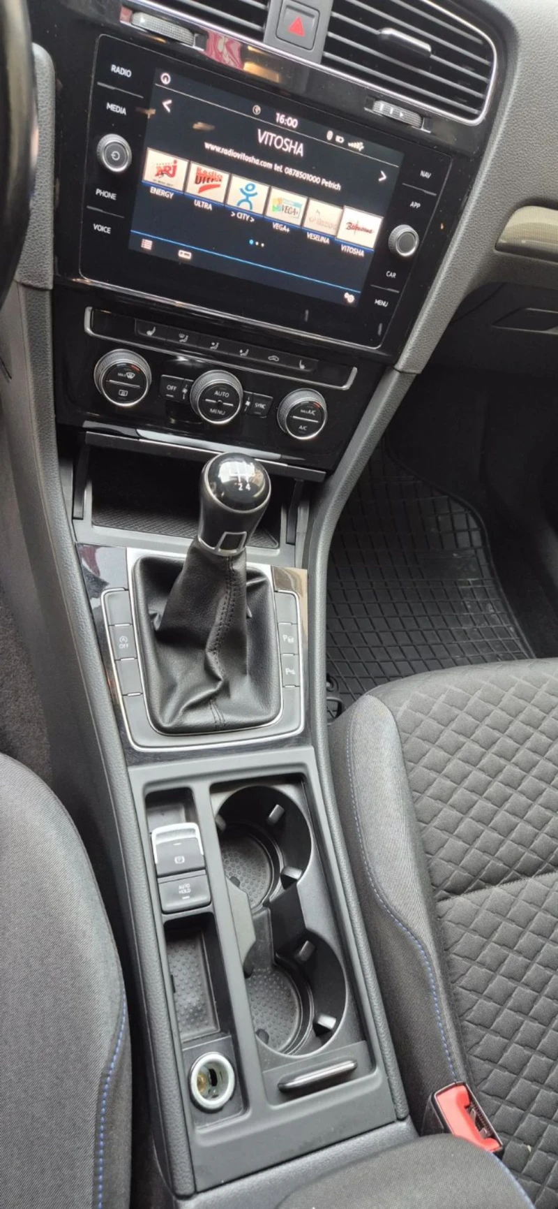 VW Golf 1.6 TDI 116, снимка 11 - Автомобили и джипове - 53408994