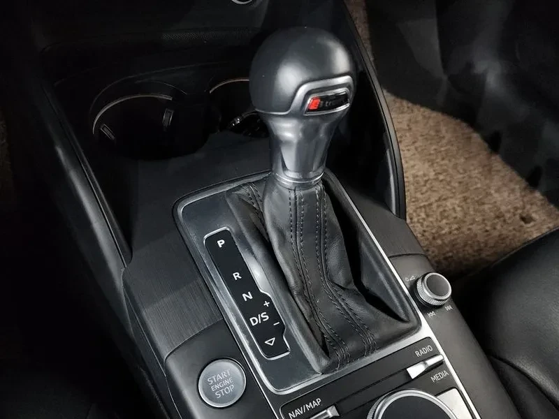 Audi A3 2.0 TFSI, снимка 9 - Автомобили и джипове - 54132701