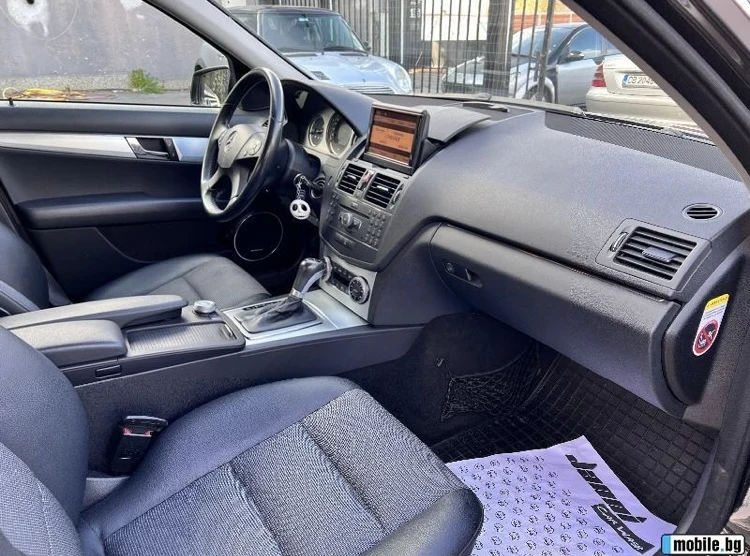 Mercedes-Benz C 320, снимка 10 - Автомобили и джипове - 54317708