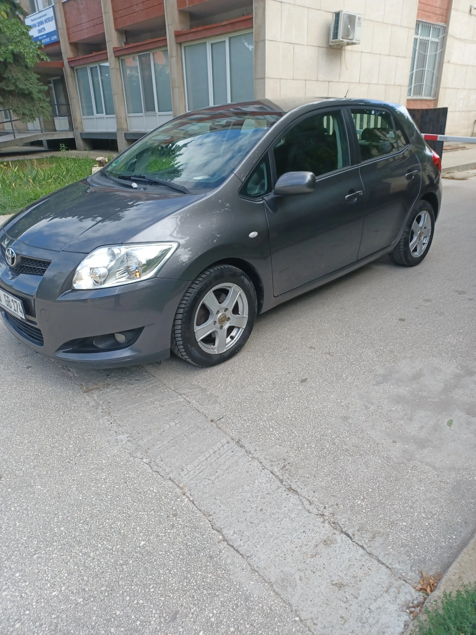 Toyota Auris  - изображение 2