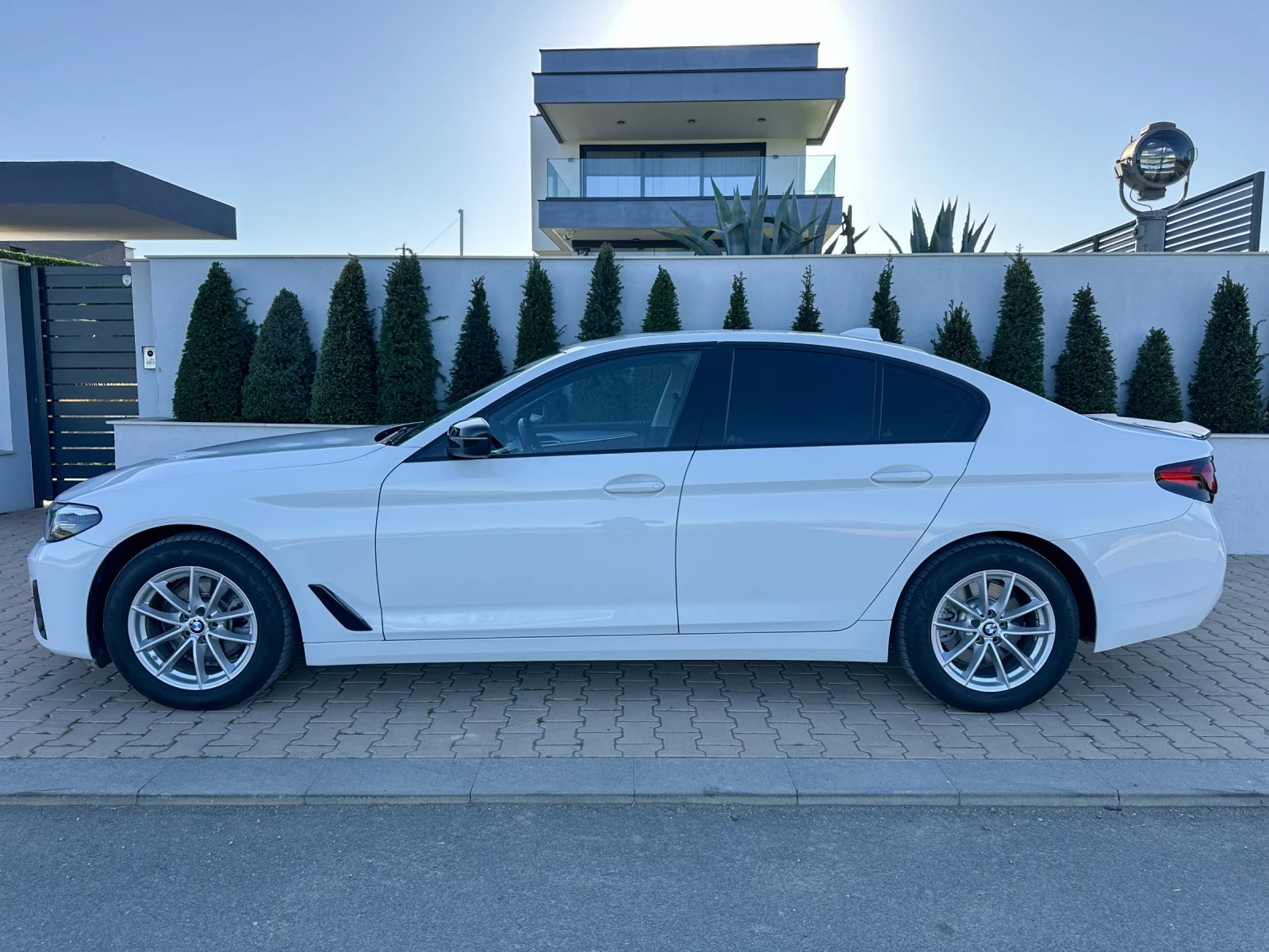 BMW 520 xDrive 1ви Собственик - изображение 3