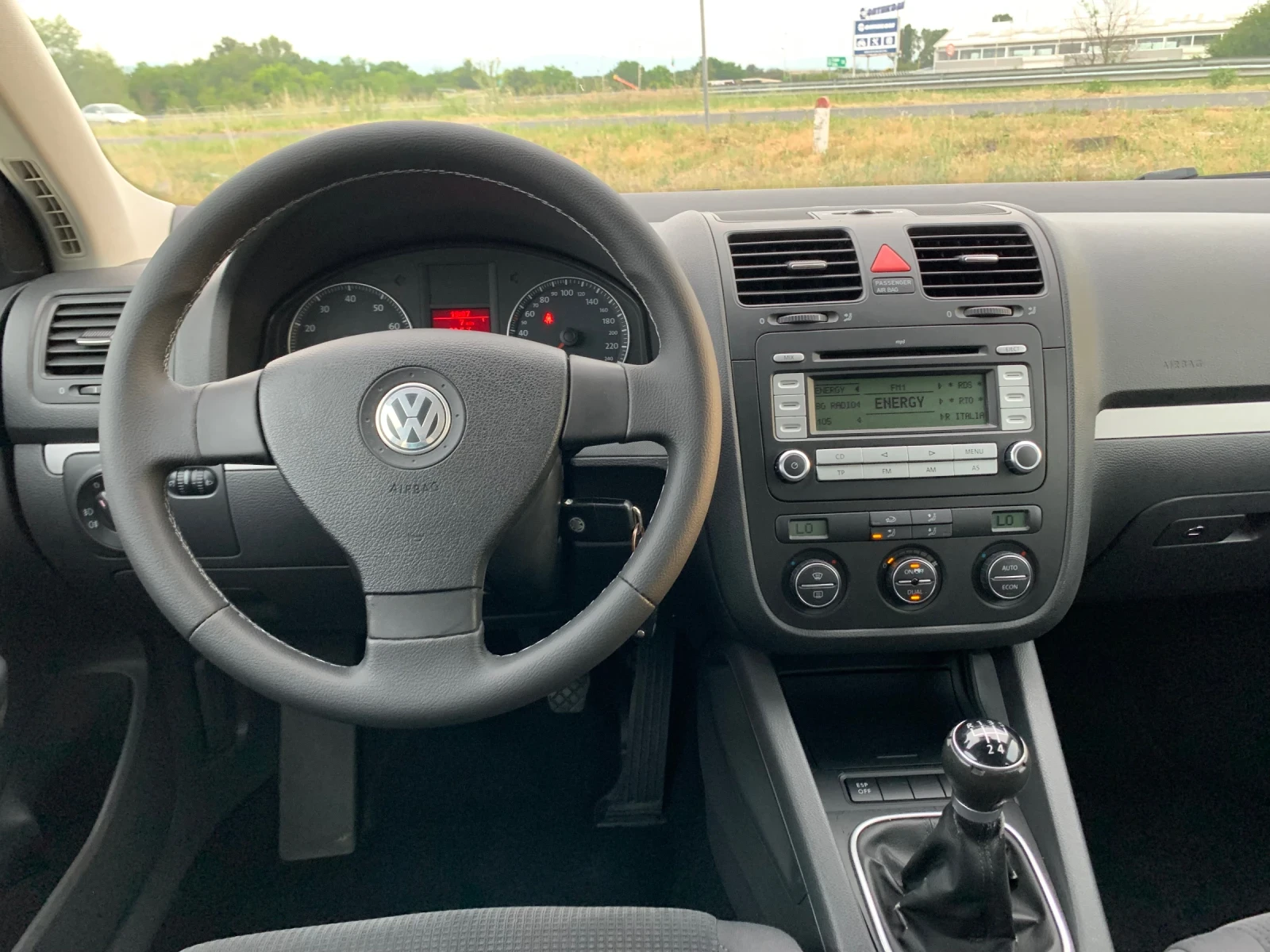 VW Golf 1, 6b/102kc - изображение 9