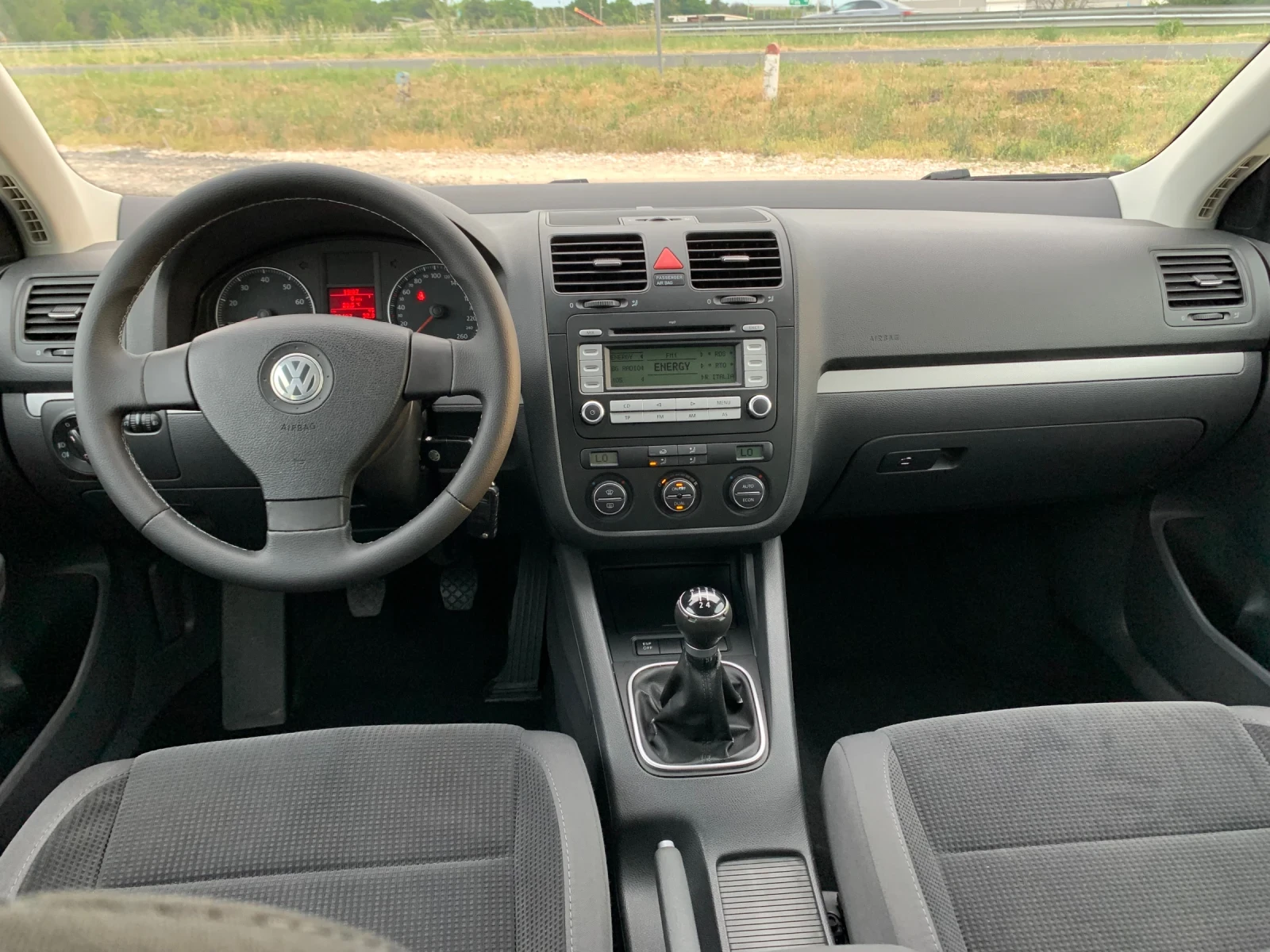 VW Golf 1, 6b/102kc - изображение 8
