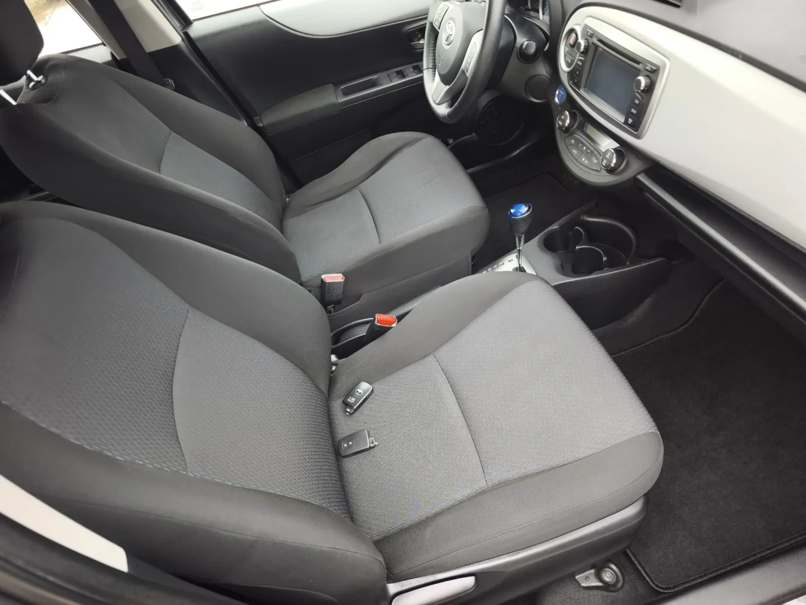 Toyota Yaris 1.5HYBRID FULL SERVICE IN TOYOTA NEW  - изображение 10