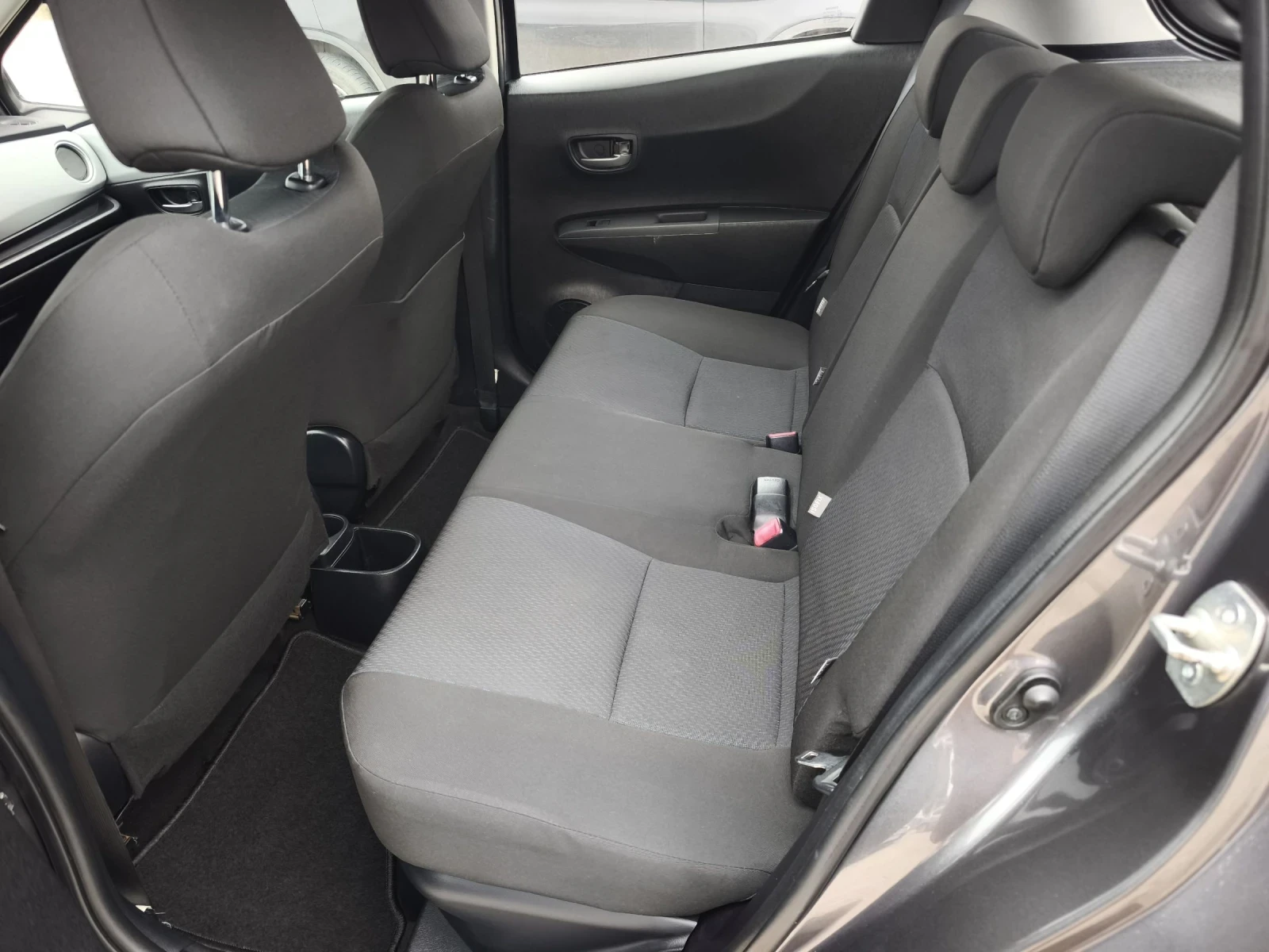 Toyota Yaris 1.5HYBRID FULL SERVICE IN TOYOTA NEW  - изображение 9