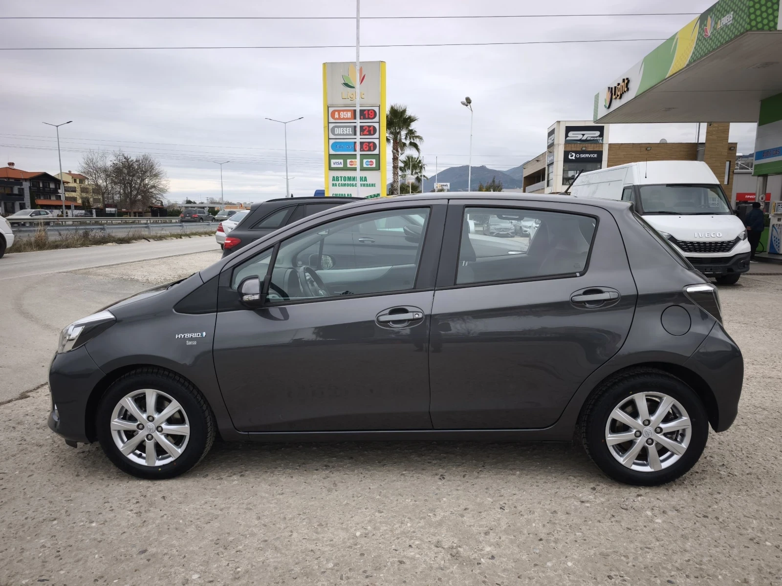 Toyota Yaris 1.5HYBRID FULL SERVICE IN TOYOTA NEW  - изображение 6