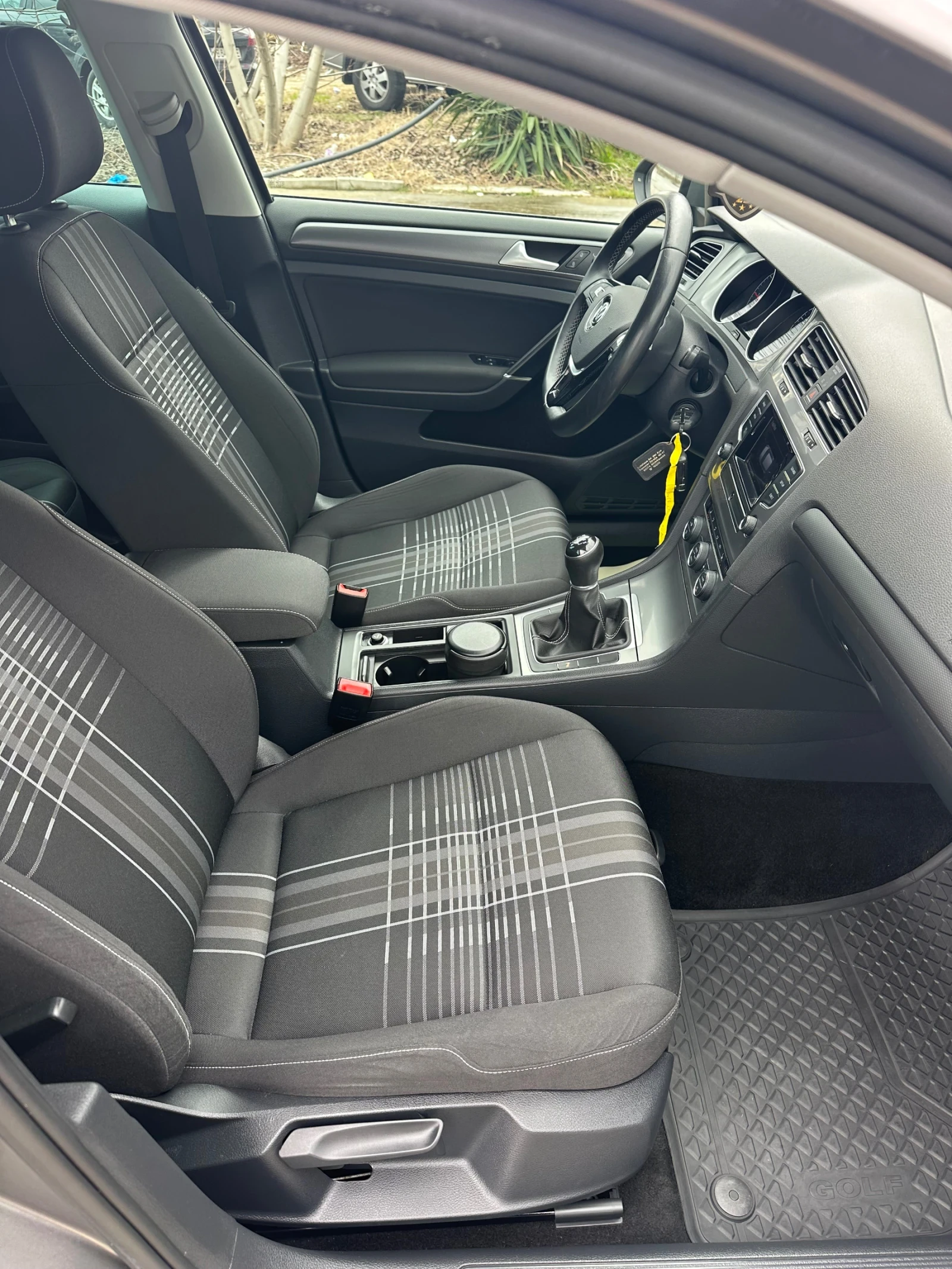 VW Golf 1.6TDi/110кс/LOUNGE/ГЕРМАНИЯ/ЕВРО6/Автопилот, снимка 6 - Автомобили и джипове - 53901701