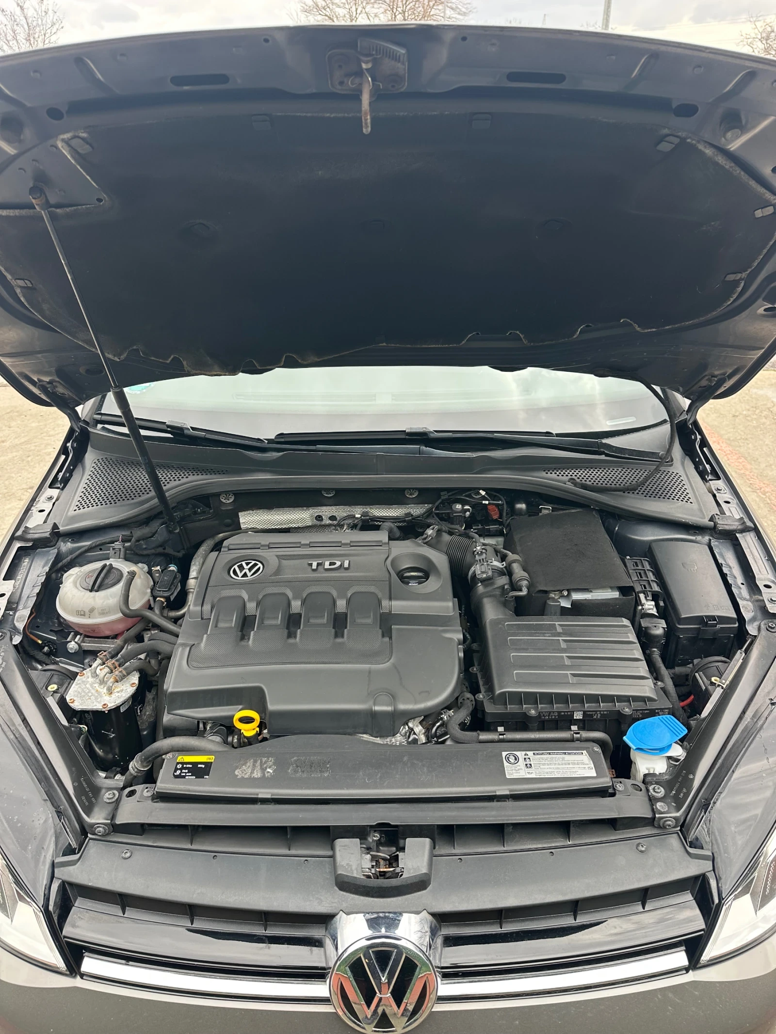 VW Golf 1.6TDi/110кс/LOUNGE/ГЕРМАНИЯ/ЕВРО6/Автопилот, снимка 13 - Автомобили и джипове - 53901701