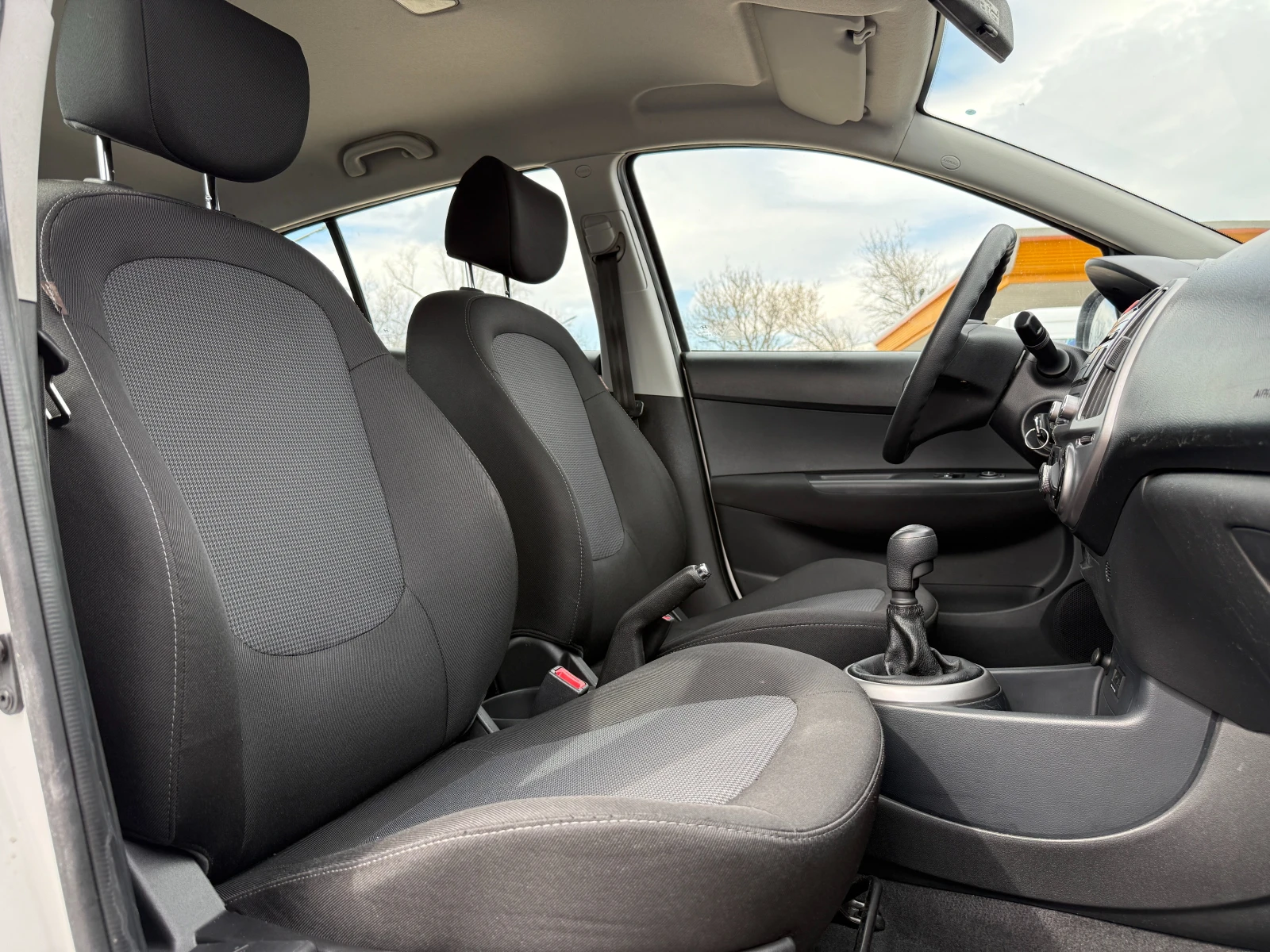 Hyundai I20 1.1CRDI-Климатик Ел пакет Мулти волан, снимка 14 - Автомобили и джипове - 53998284