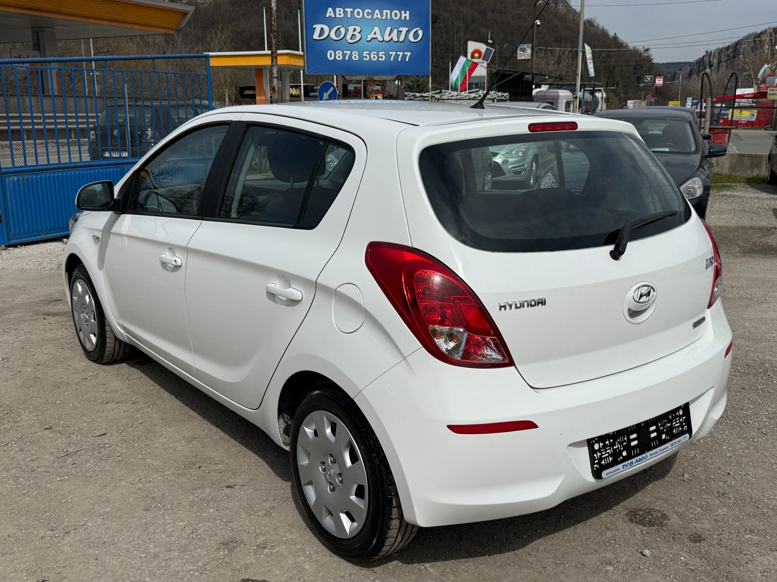 Hyundai I20 1.1CRDI-Климатик Ел пакет Мулти волан, снимка 4 - Автомобили и джипове - 53998284