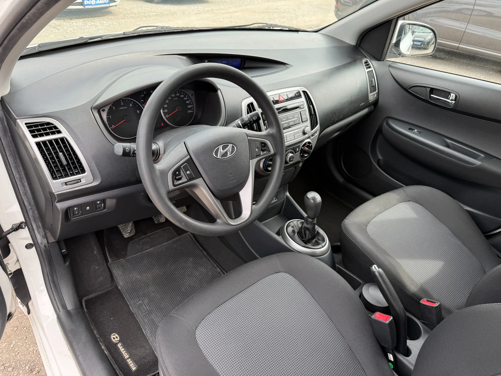 Hyundai I20 1.1CRDI-Климатик Ел пакет Мулти волан, снимка 9 - Автомобили и джипове - 53998284