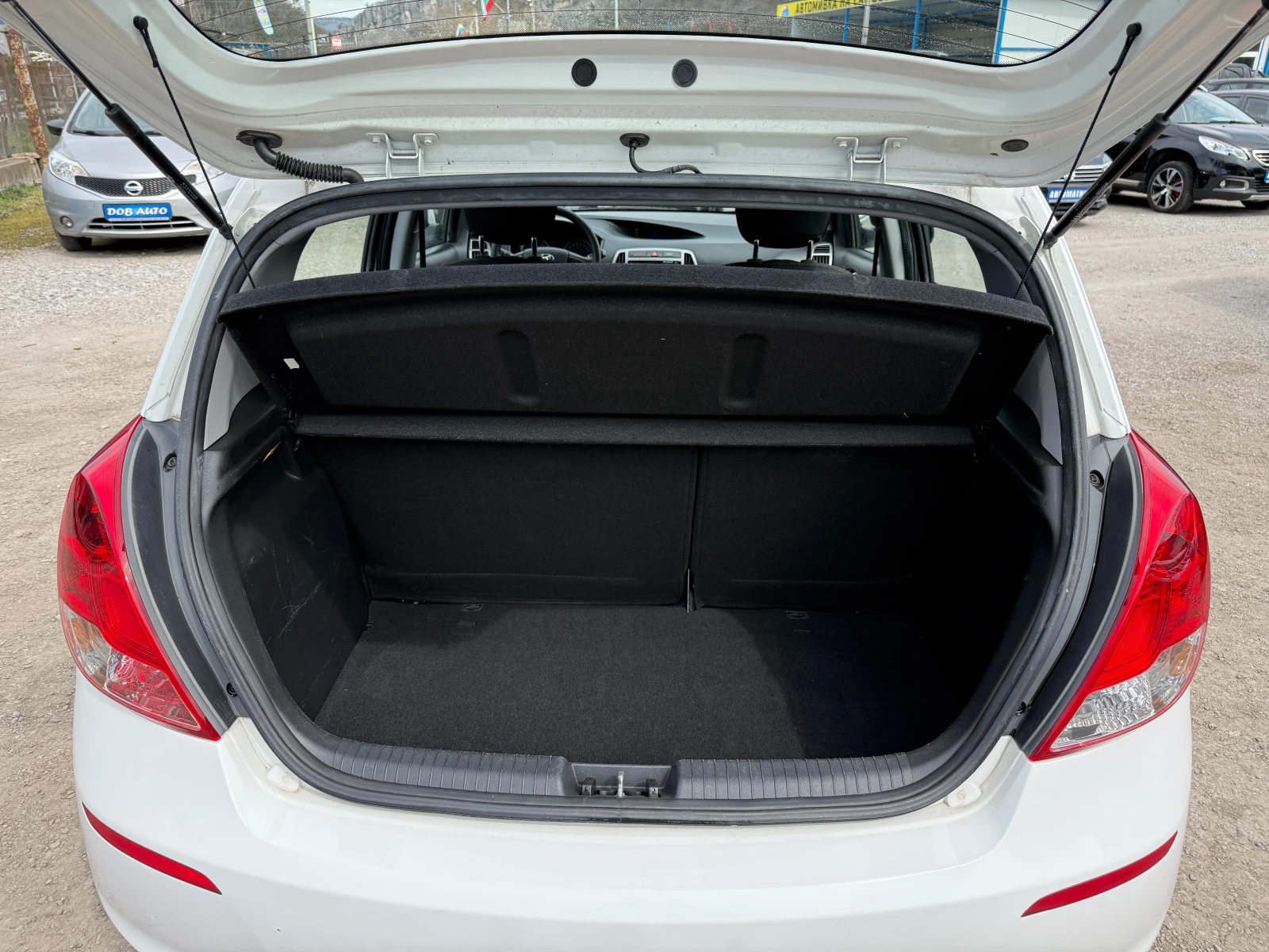 Hyundai I20 1.1CRDI-Климатик Ел пакет Мулти волан, снимка 12 - Автомобили и джипове - 53998284