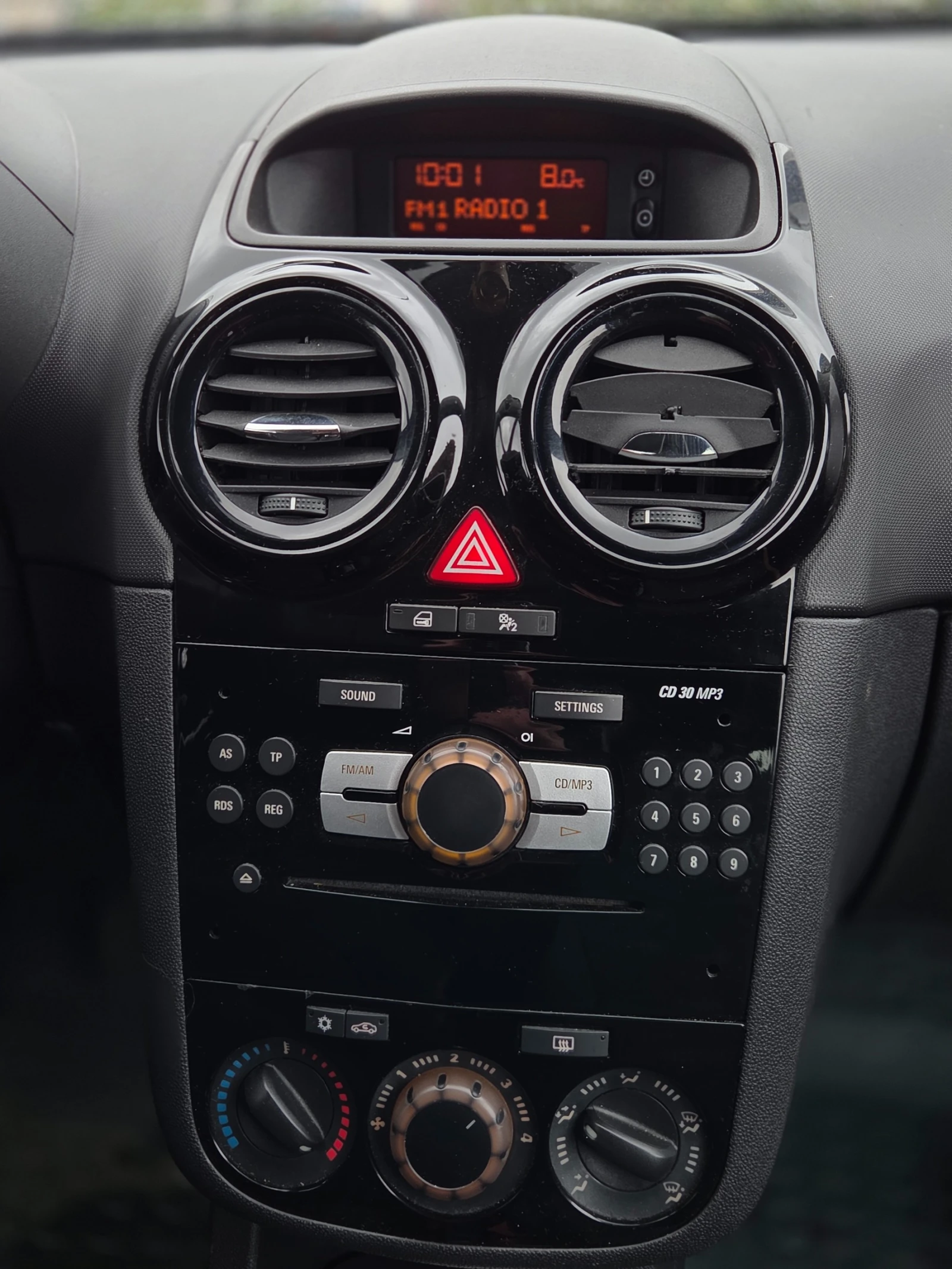 Opel Corsa 1.2i Газов инж. Отлична, снимка 10 - Автомобили и джипове - 54364862