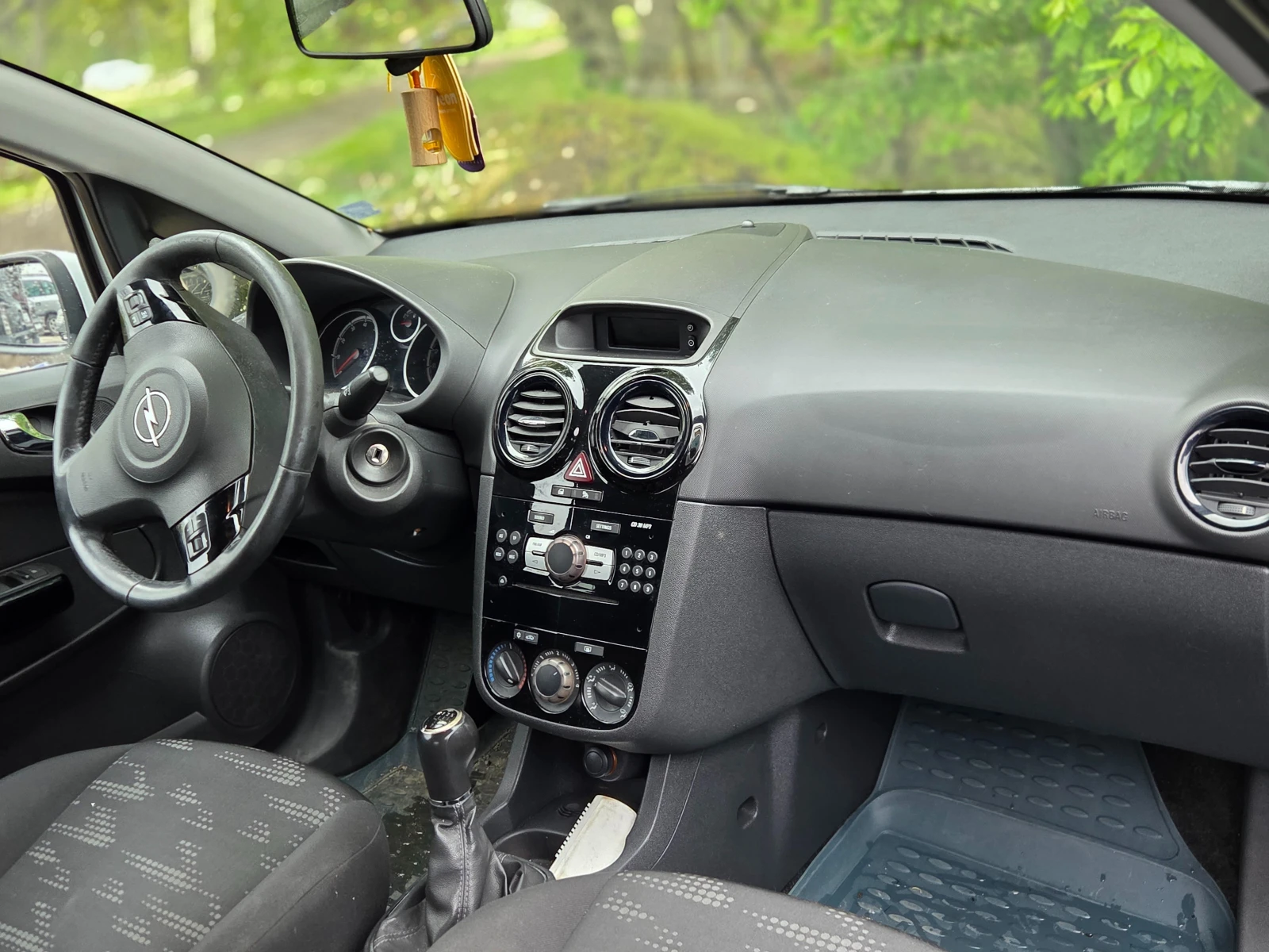 Opel Corsa 1.2i Газов инж. Отлична, снимка 13 - Автомобили и джипове - 54364862