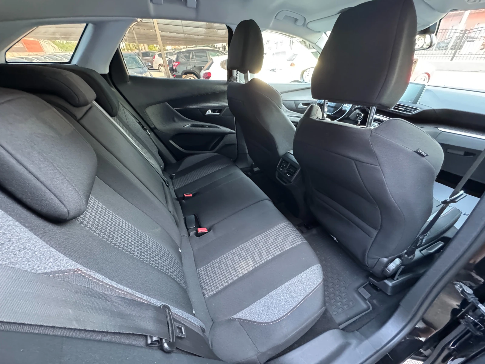 Peugeot 3008 1.2PureTech , снимка 13 - Автомобили и джипове - 55108223