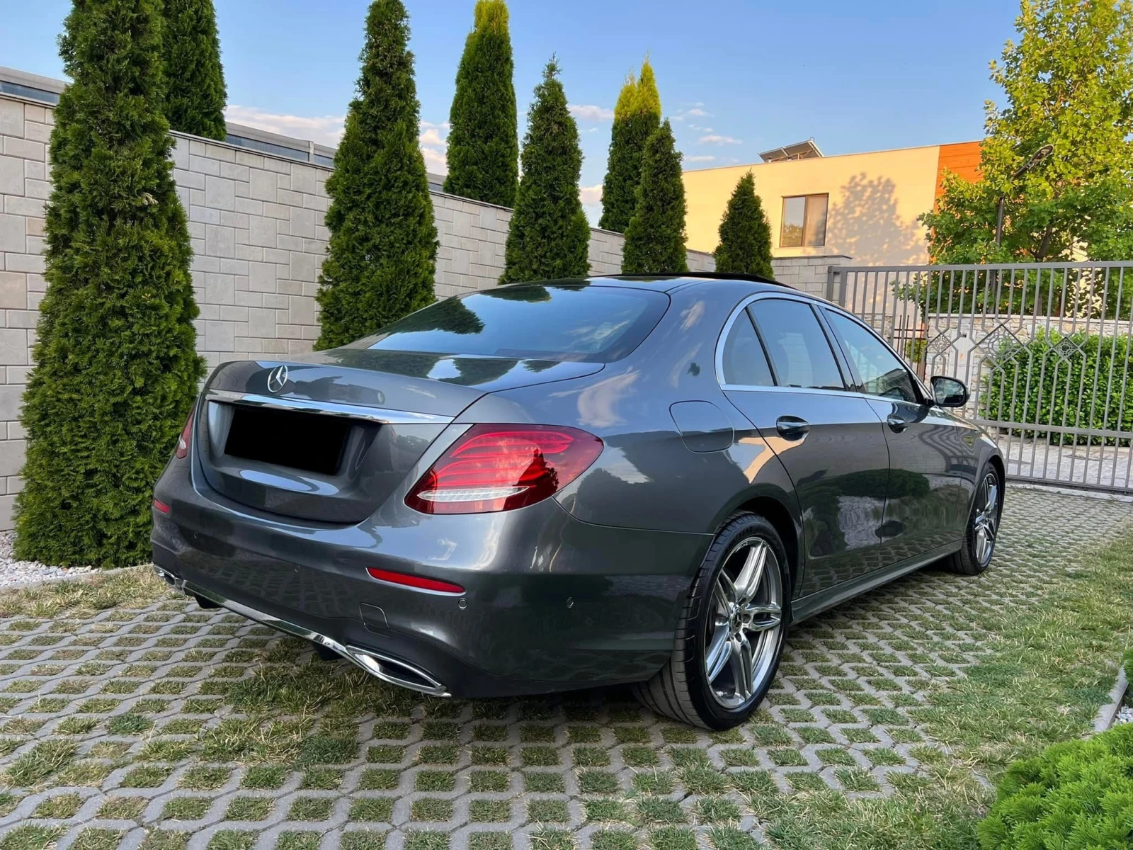 Mercedes-Benz E 220, снимка 4 - Автомобили и джипове - 55618564