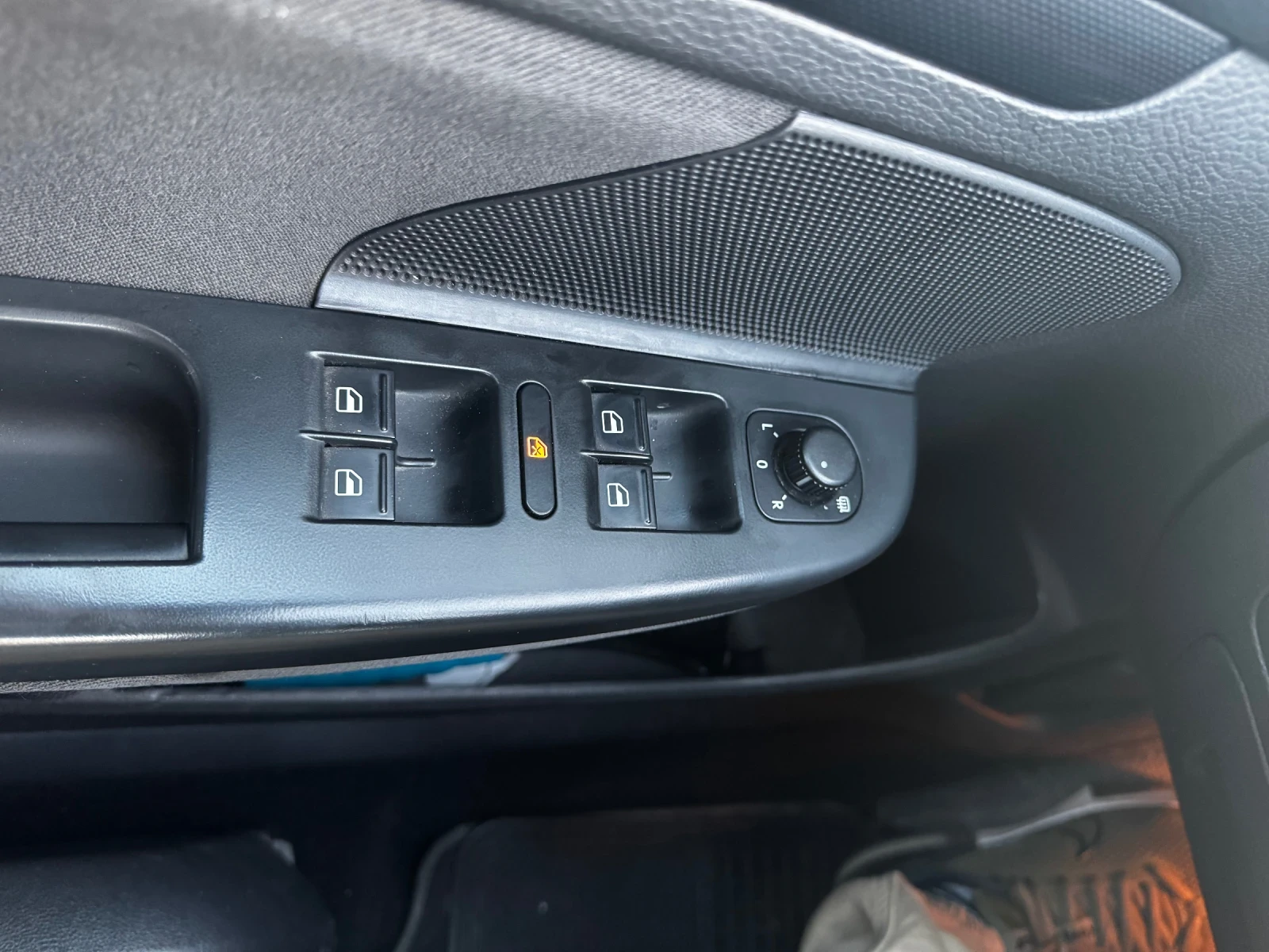 VW Golf 1.6TDI, снимка 10 - Автомобили и джипове - 56250312
