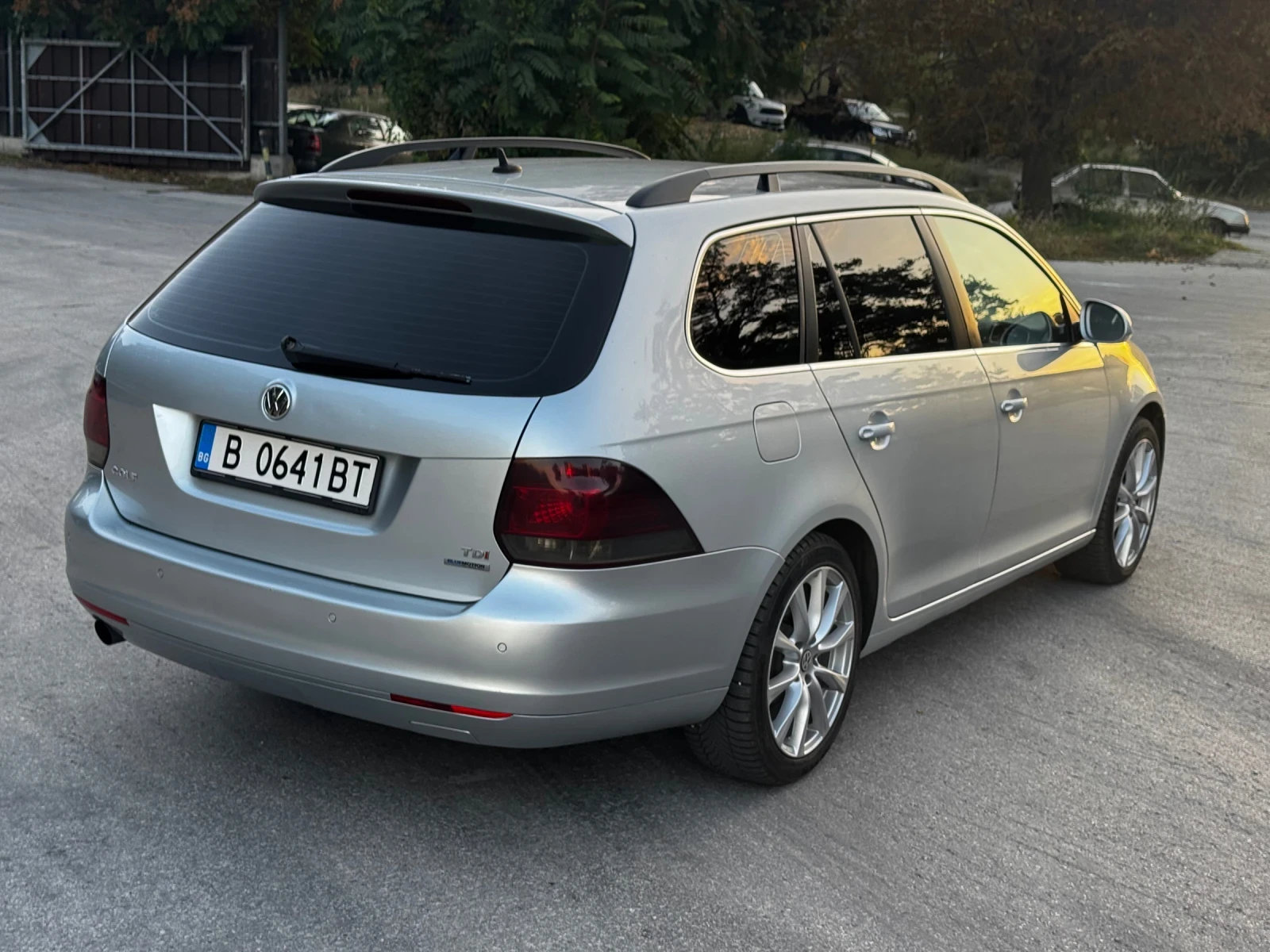 VW Golf 1.6TDI, снимка 4 - Автомобили и джипове - 56250312
