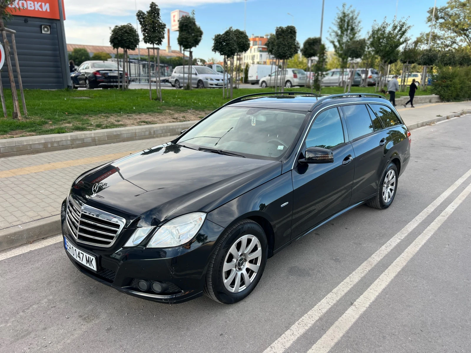 Mercedes-Benz E 200, снимка 2 - Автомобили и джипове - 56321807