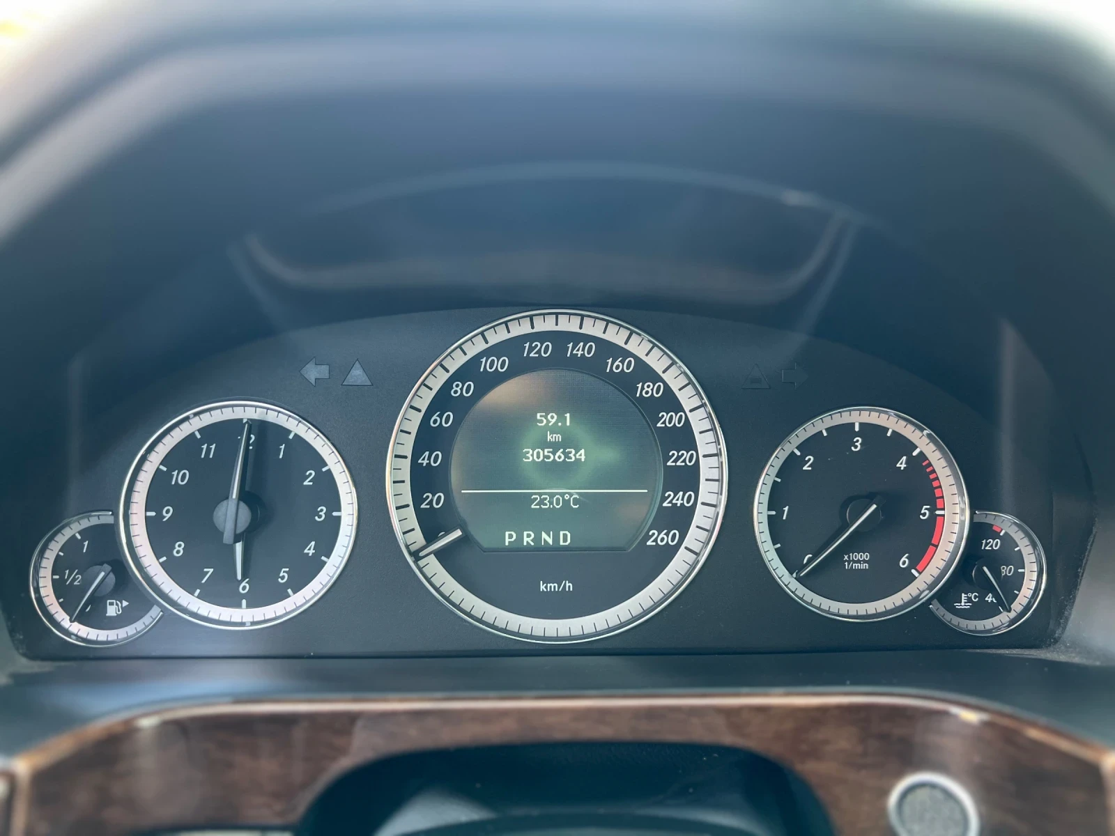 Mercedes-Benz E 200, снимка 8 - Автомобили и джипове - 56321807