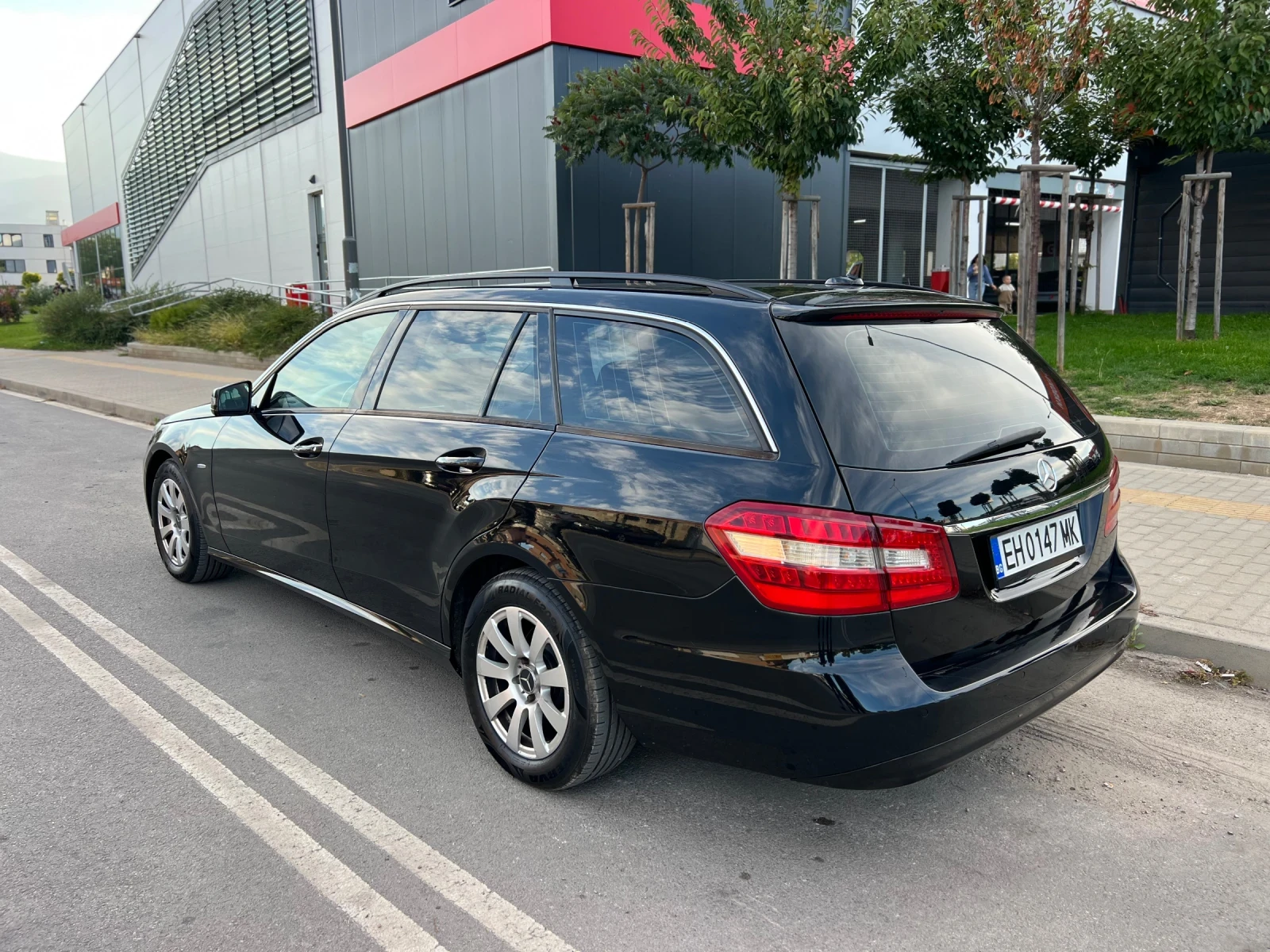 Mercedes-Benz E 200, снимка 5 - Автомобили и джипове - 56321807