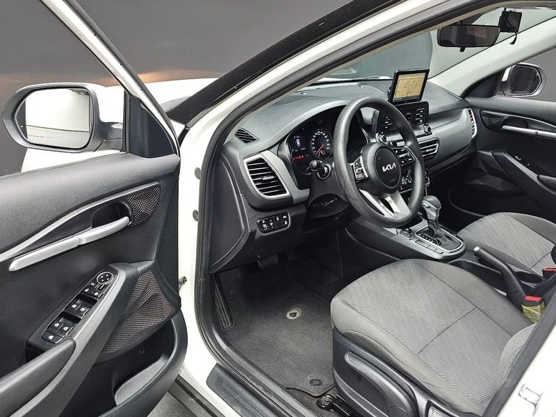 Kia Seltos 1.6 Automatic, снимка 12 - Автомобили и джипове - 55875682
