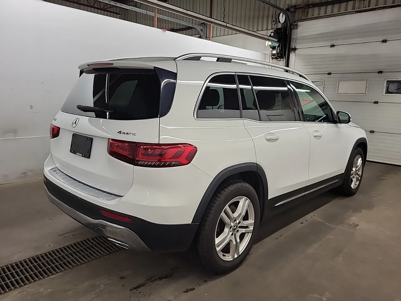 Mercedes-Benz GLB * АВТО КРЕДИТ* ЦЕНА ДО БГ * CARFAX *  - изображение 6