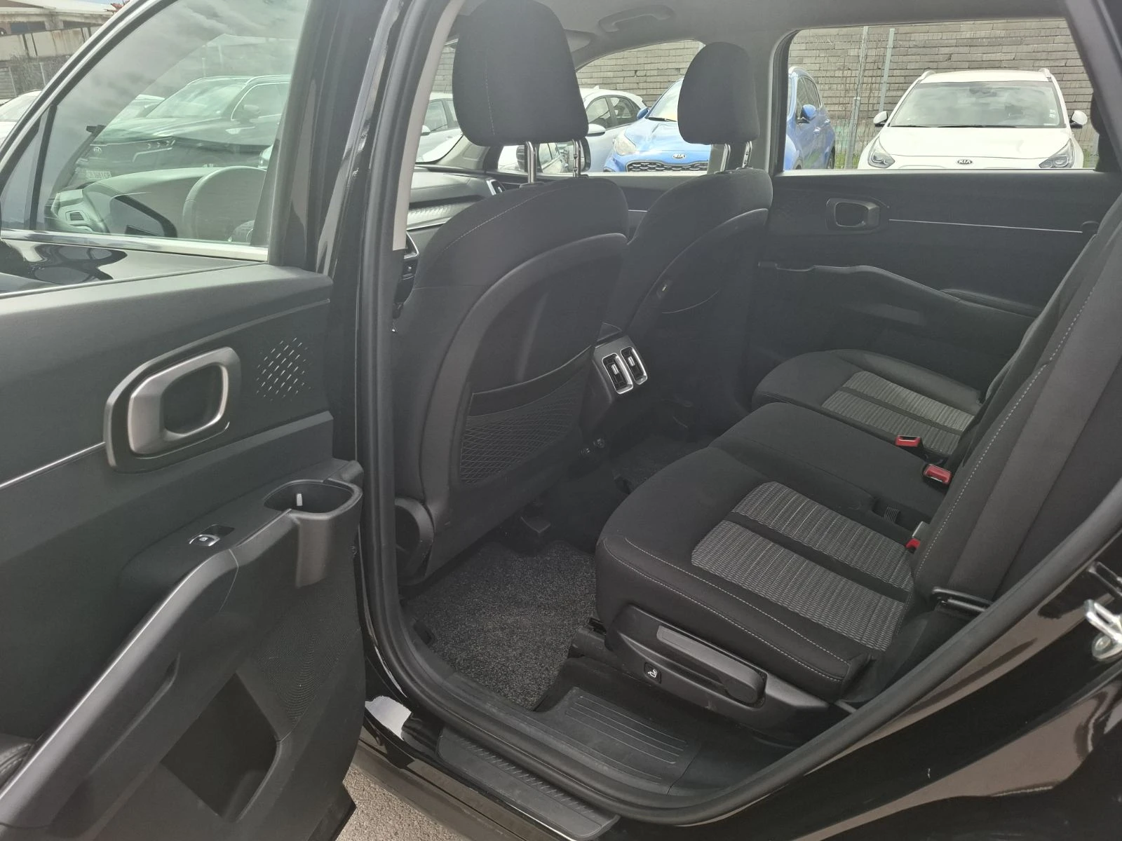 Kia Sorento 2.2 crdi 4x4 Гаранция, снимка 6 - Автомобили и джипове - 54713307