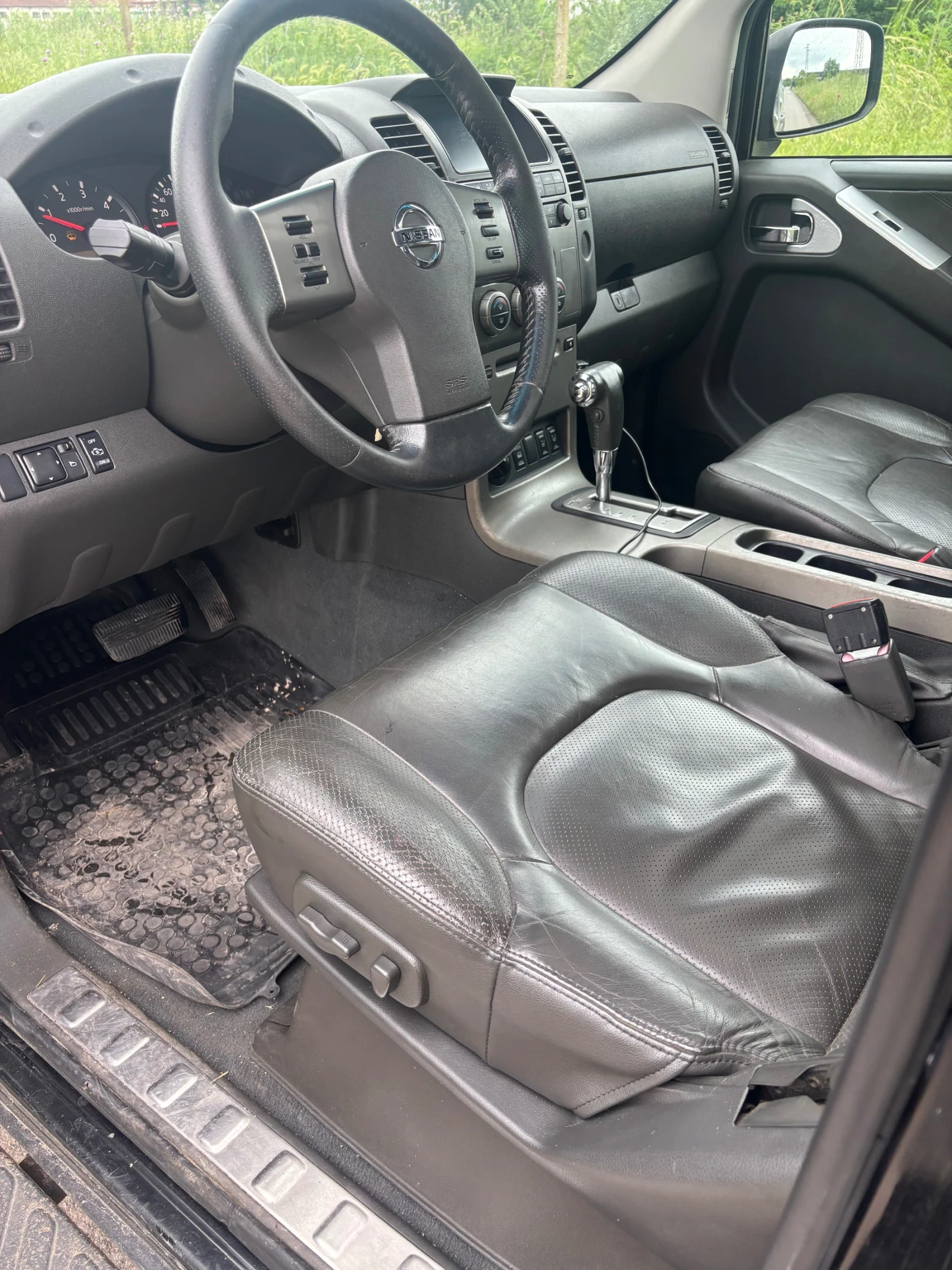 Nissan Navara 2.5, снимка 10 - Автомобили и джипове - 54974590