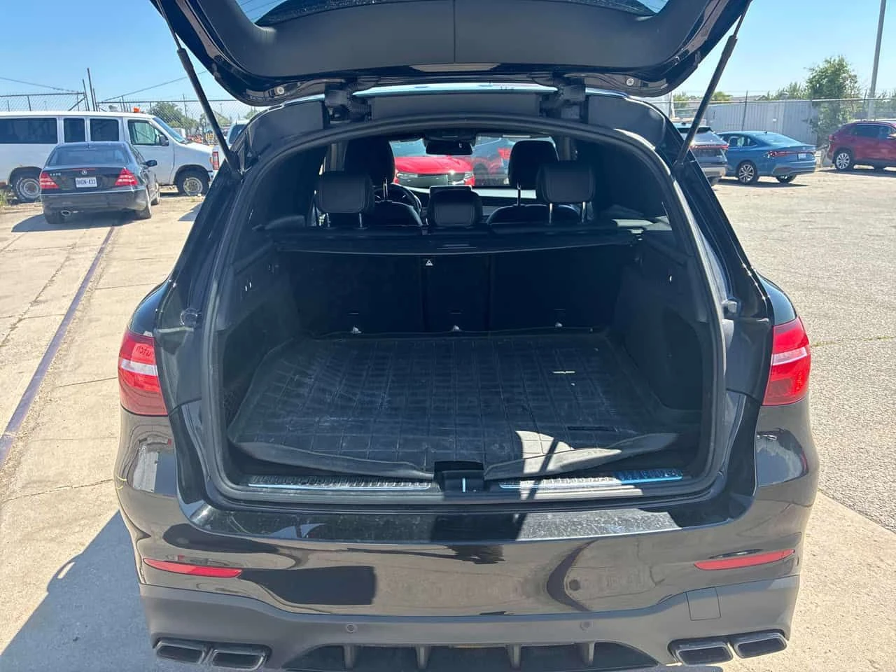 Mercedes-Benz GLC 63 AMG * S * CARFAX * ОПЦИЯ ЗА ФИНАНСИРАНЕ , снимка 17 - Автомобили и джипове - 55303473