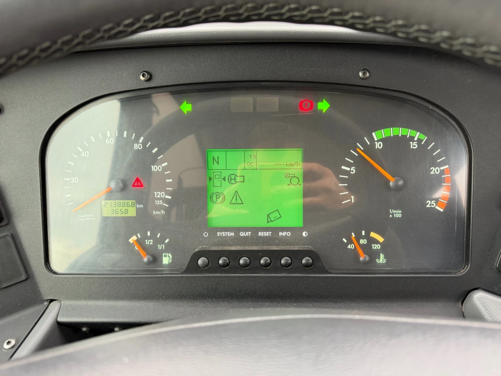 Mercedes-Benz Tourismo O 350 RHD перфектен, снимка 8 - Бусове и автобуси - 56322322