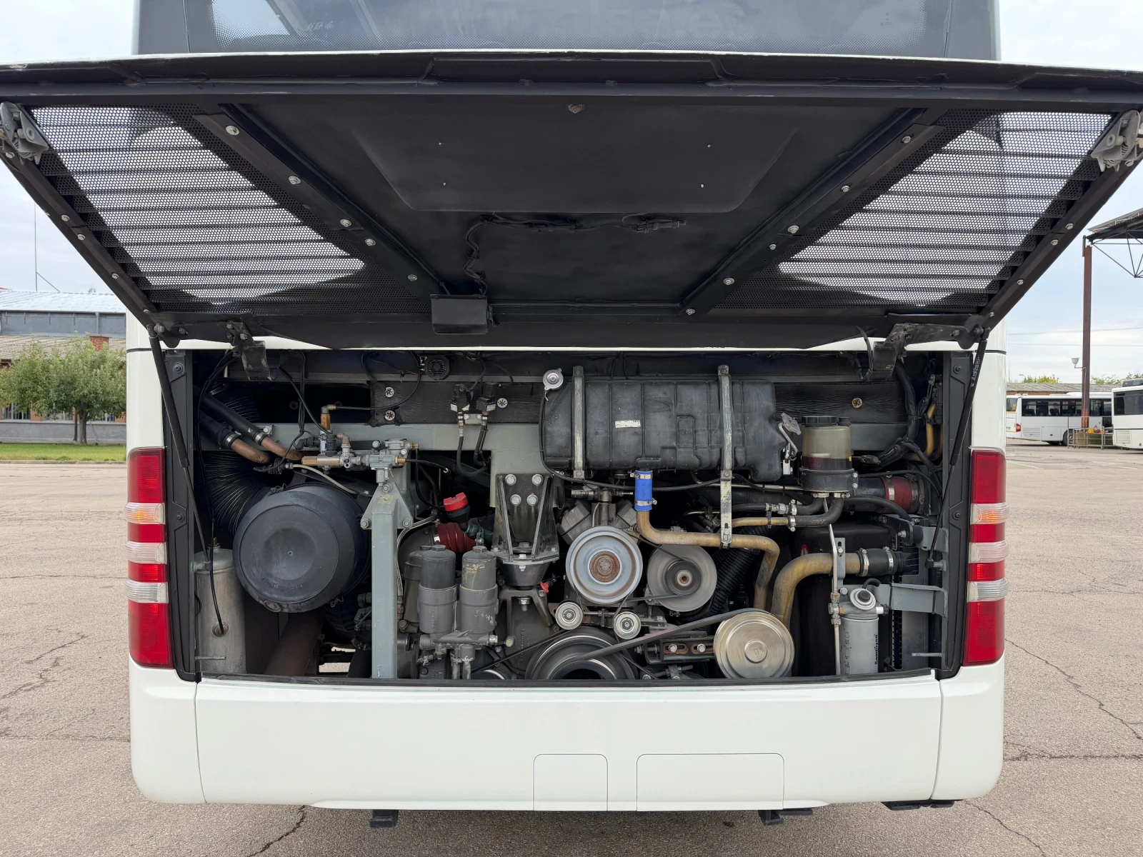 Mercedes-Benz Tourismo O 350 RHD перфектен, снимка 16 - Бусове и автобуси - 56322322