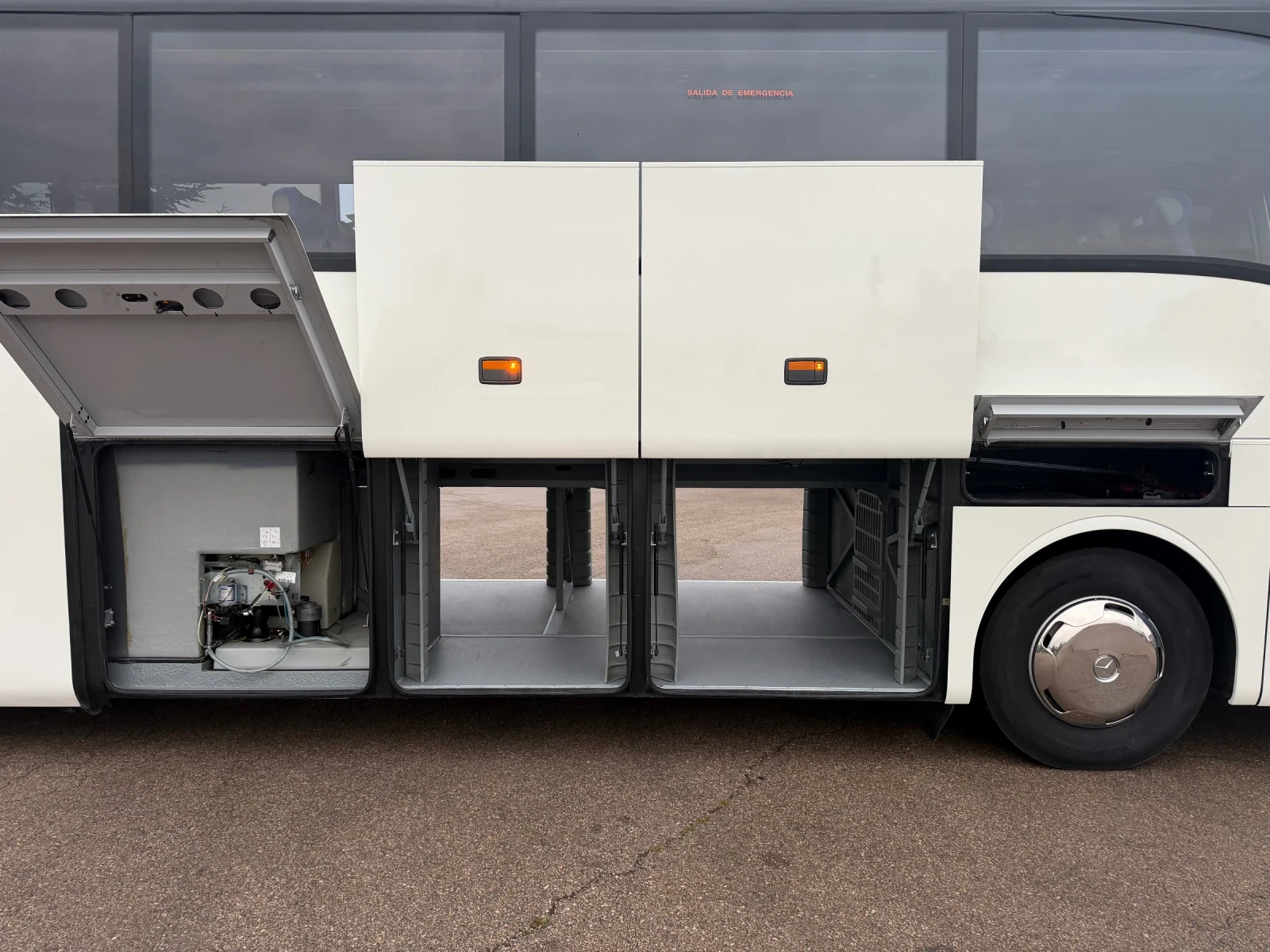 Mercedes-Benz Tourismo O 350 RHD перфектен, снимка 12 - Бусове и автобуси - 56322322