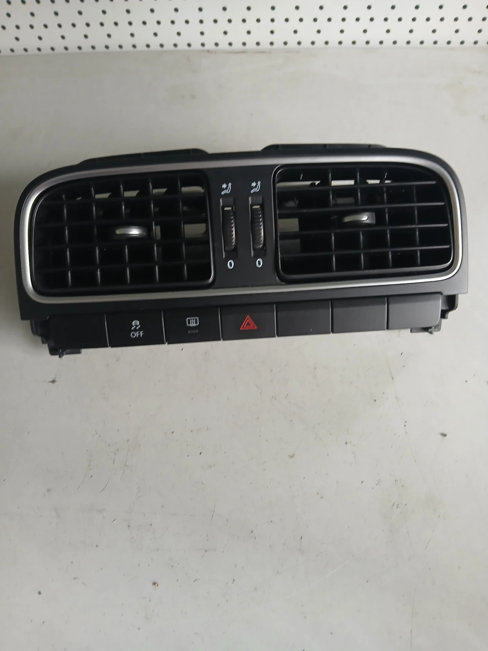 6R0 819 728 централни духалки VW Polo 2012г 