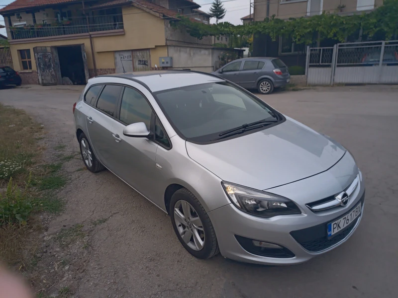 Opel Astra Sports Tourer 1.7cdti , снимка 4 - Автомобили и джипове - 47545870